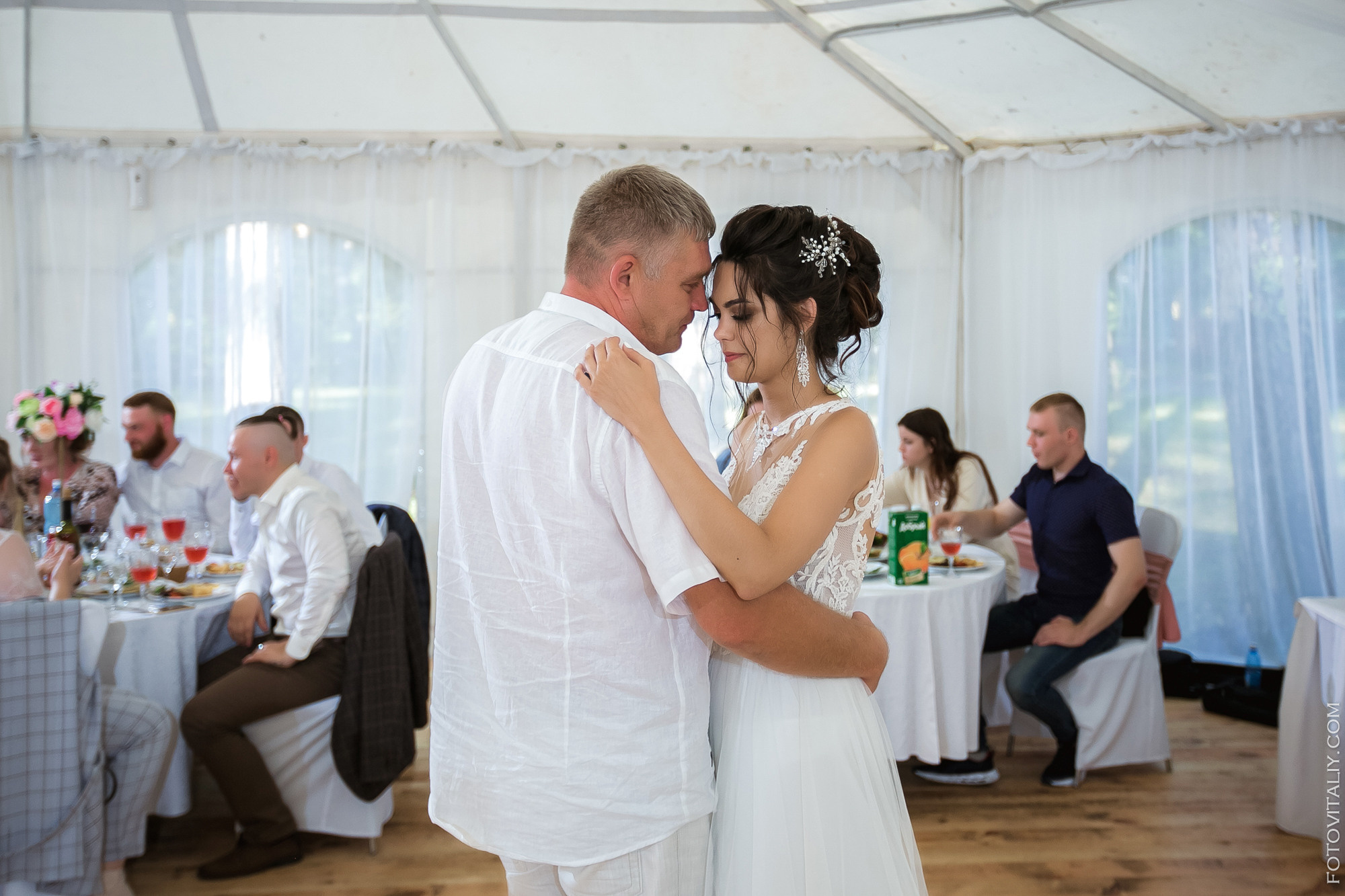 Фотограф на свадьбу в Барнауле. Свадебный репортажный и фуд фотограф в Барнауле Гайфулин Виталий