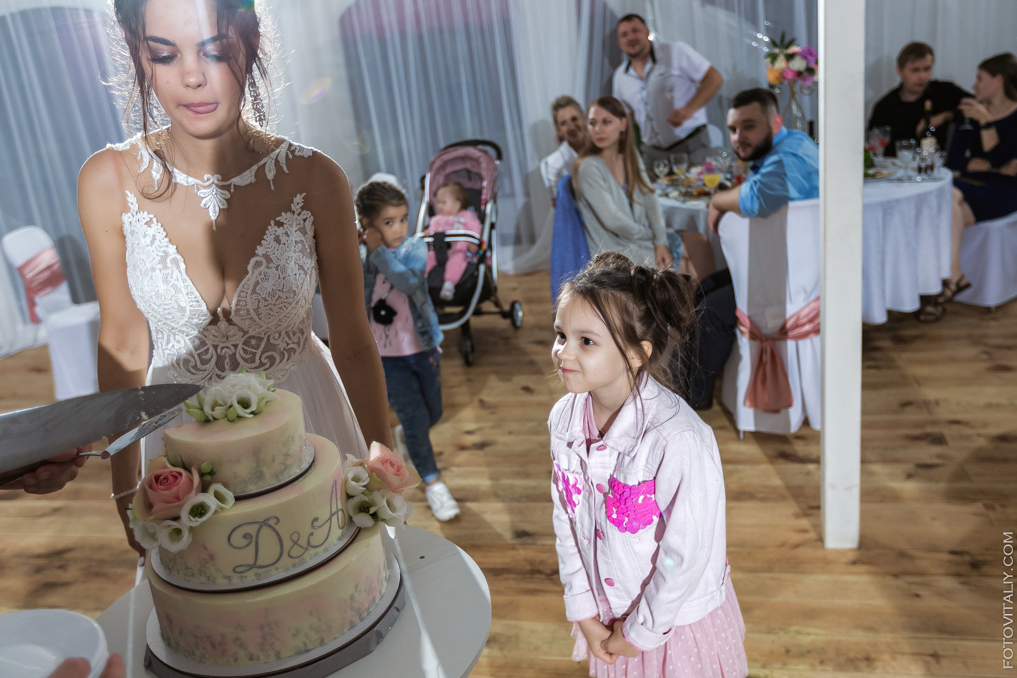 Фотограф на свадьбу в Барнауле. Свадебный репортажный и фуд фотограф в Барнауле Гайфулин Виталий