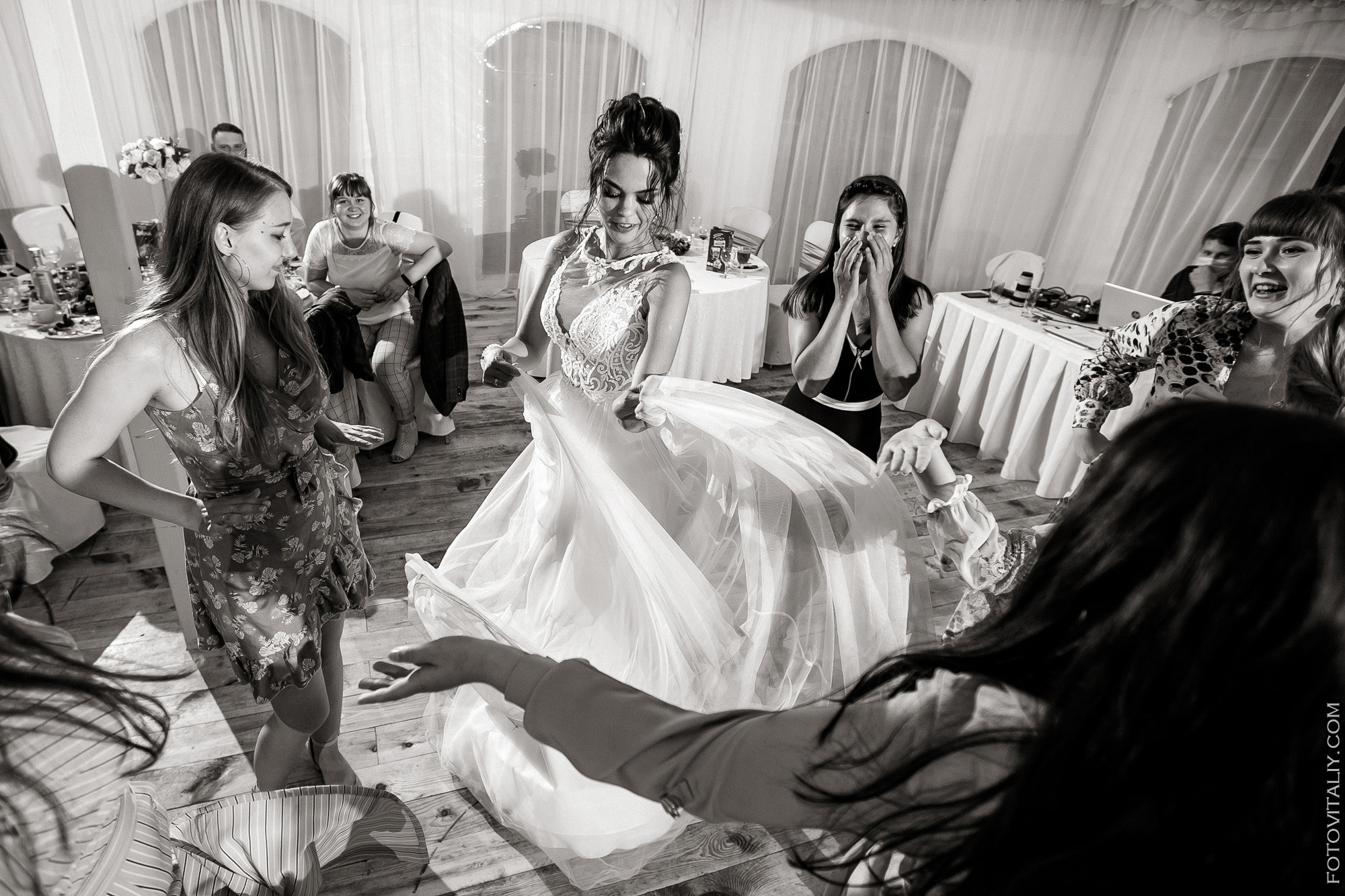 Фотограф на свадьбу в Барнауле. Свадебный репортажный и фуд фотограф в Барнауле Гайфулин Виталий