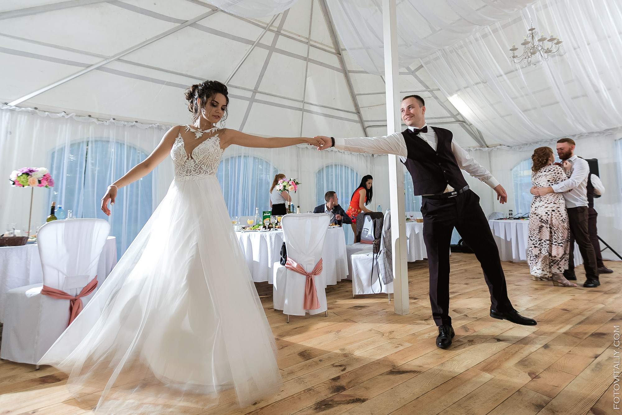 Фотограф на свадьбу в Барнауле. Свадебный репортажный и фуд фотограф в Барнауле Гайфулин Виталий