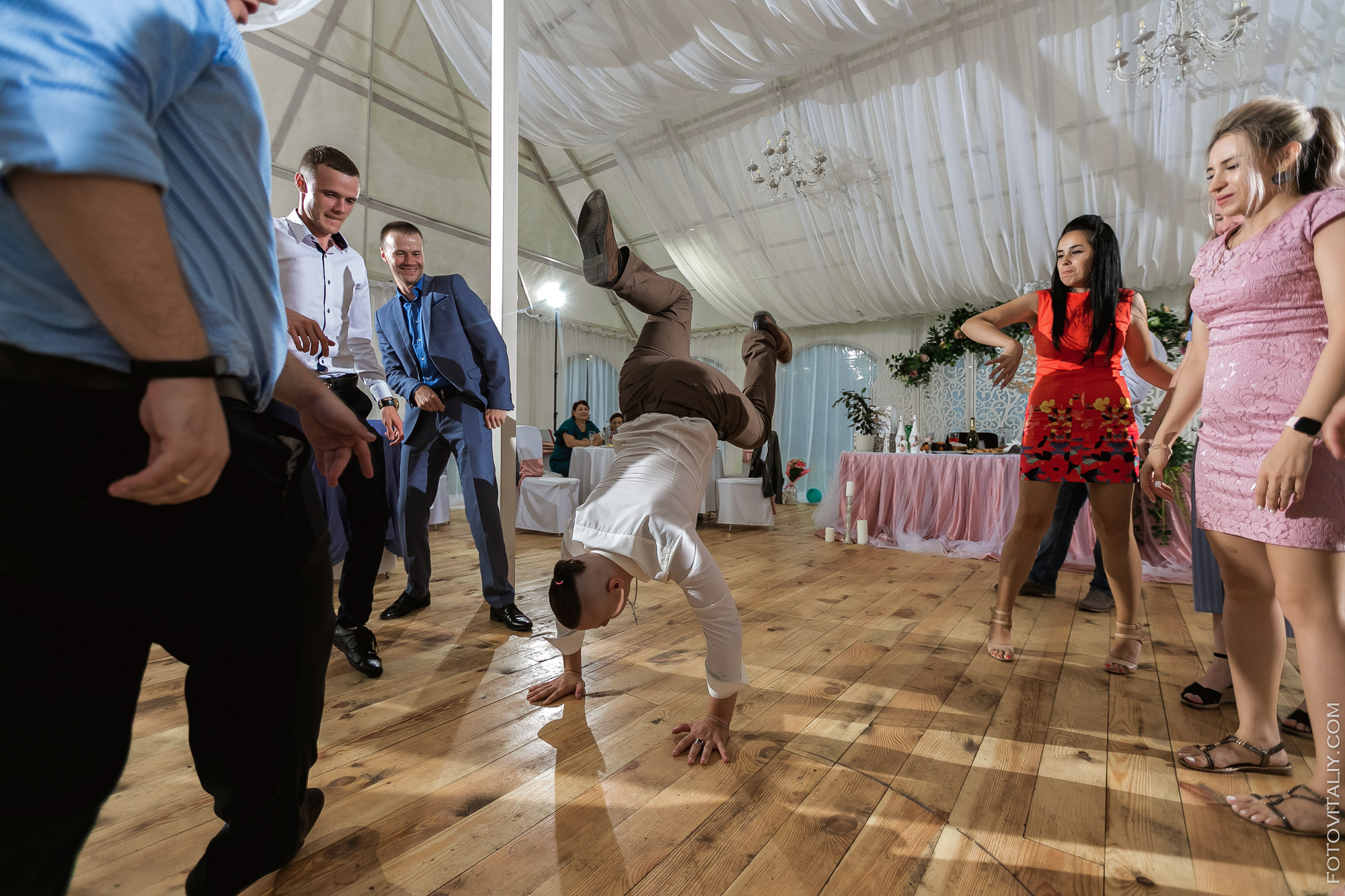 Фотограф на свадьбу в Барнауле. Свадебный репортажный и фуд фотограф в Барнауле Гайфулин Виталий