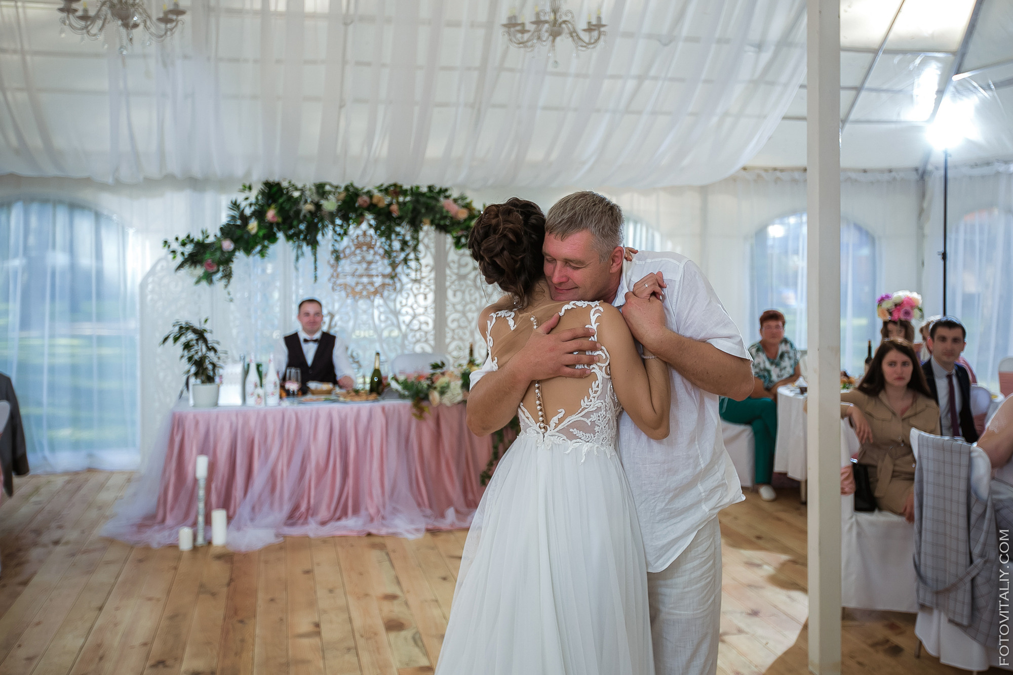 Фотограф на свадьбу в Барнауле. Свадебный репортажный и фуд фотограф в Барнауле Гайфулин Виталий