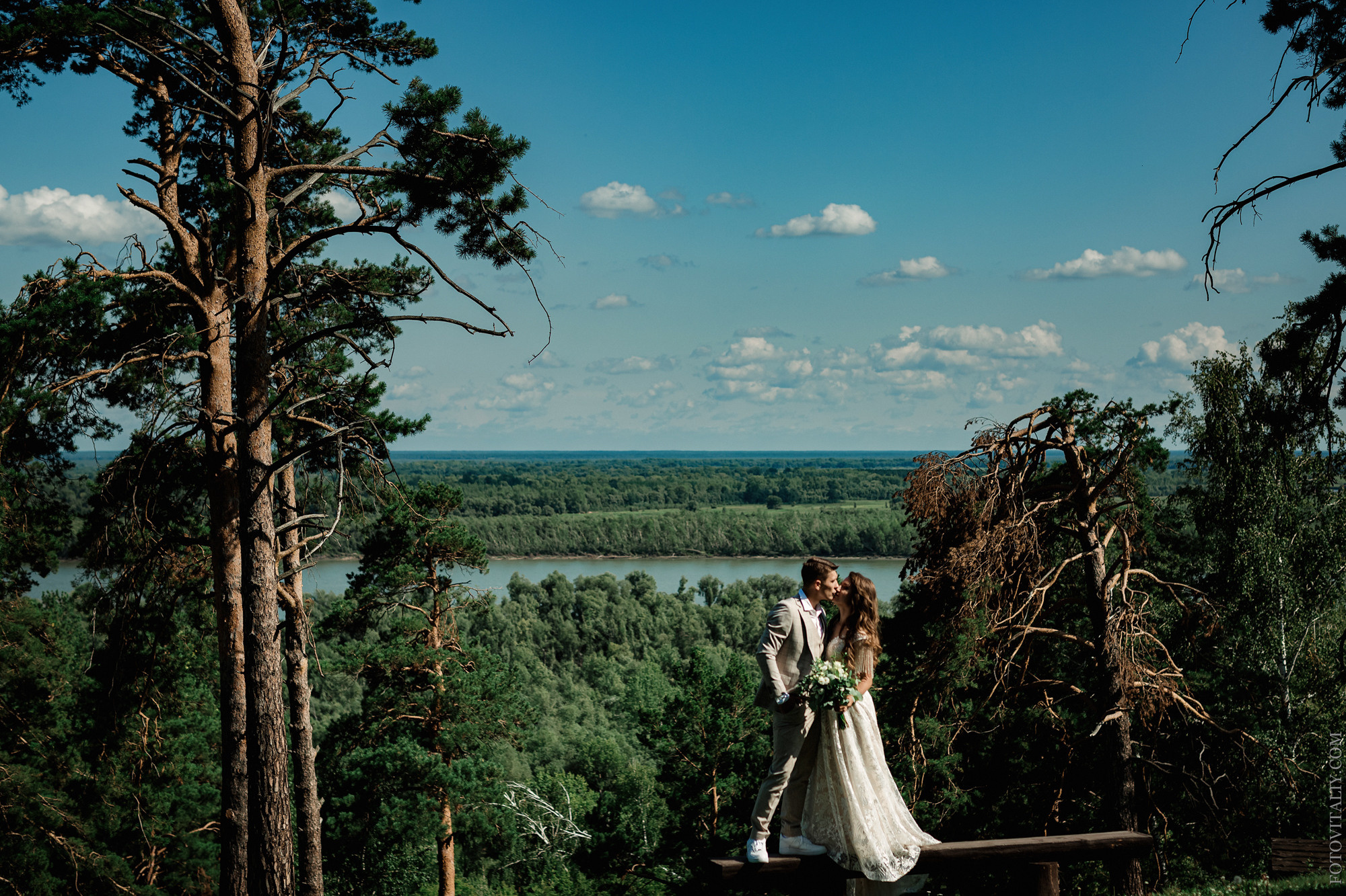 Свадебный фотограф. Свадебный репортажный и фуд фотограф в Барнауле Гайфулин Виталий