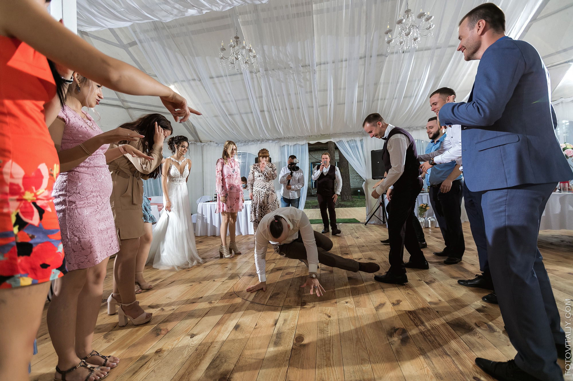 Фотограф на свадьбу в Барнауле. Свадебный репортажный и фуд фотограф в Барнауле Гайфулин Виталий