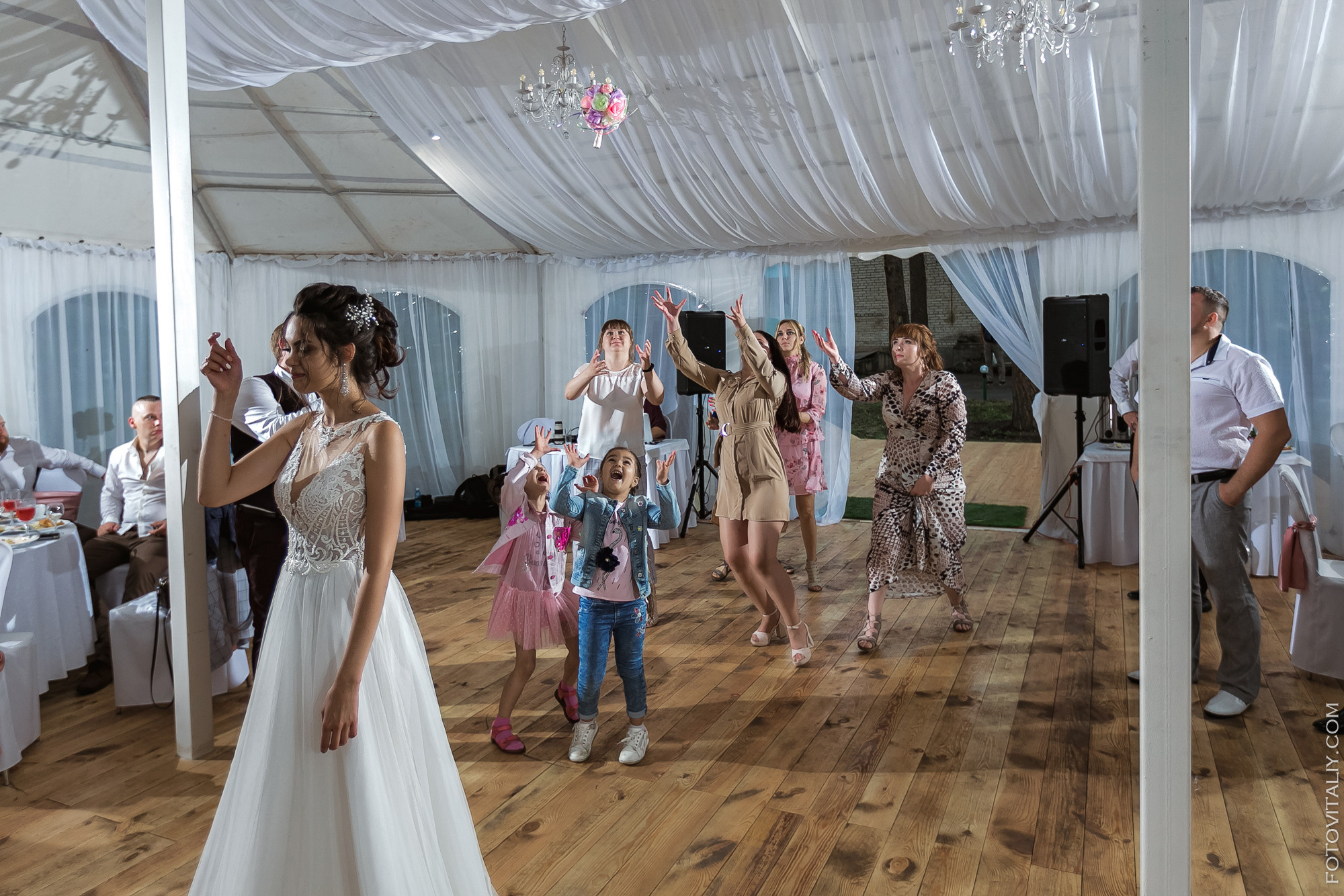 Фотограф на свадьбу в Барнауле. Свадебный репортажный и фуд фотограф в Барнауле Гайфулин Виталий