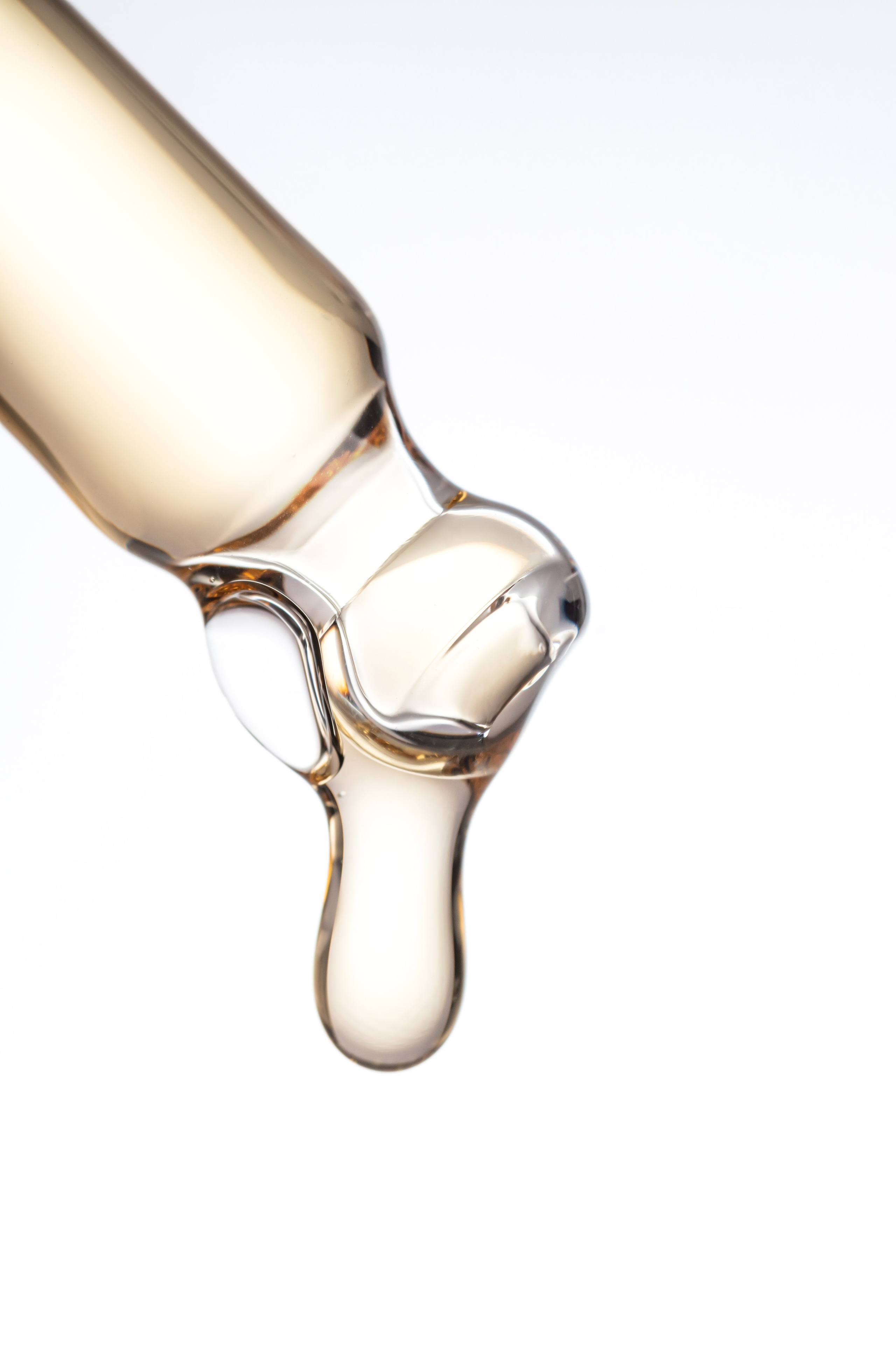 Сыворотки для лица. Предметная фотосъемка в г. Москва PREDMETKASTUDIO