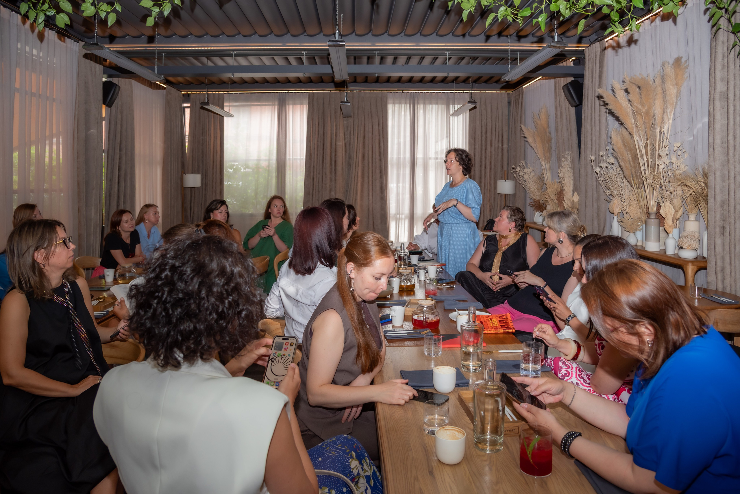 Встреча книжного клуба и презентация книги. Елена Сергеева- фотограф для жизни и бренда. Фотосессии и репортаж мероприятий