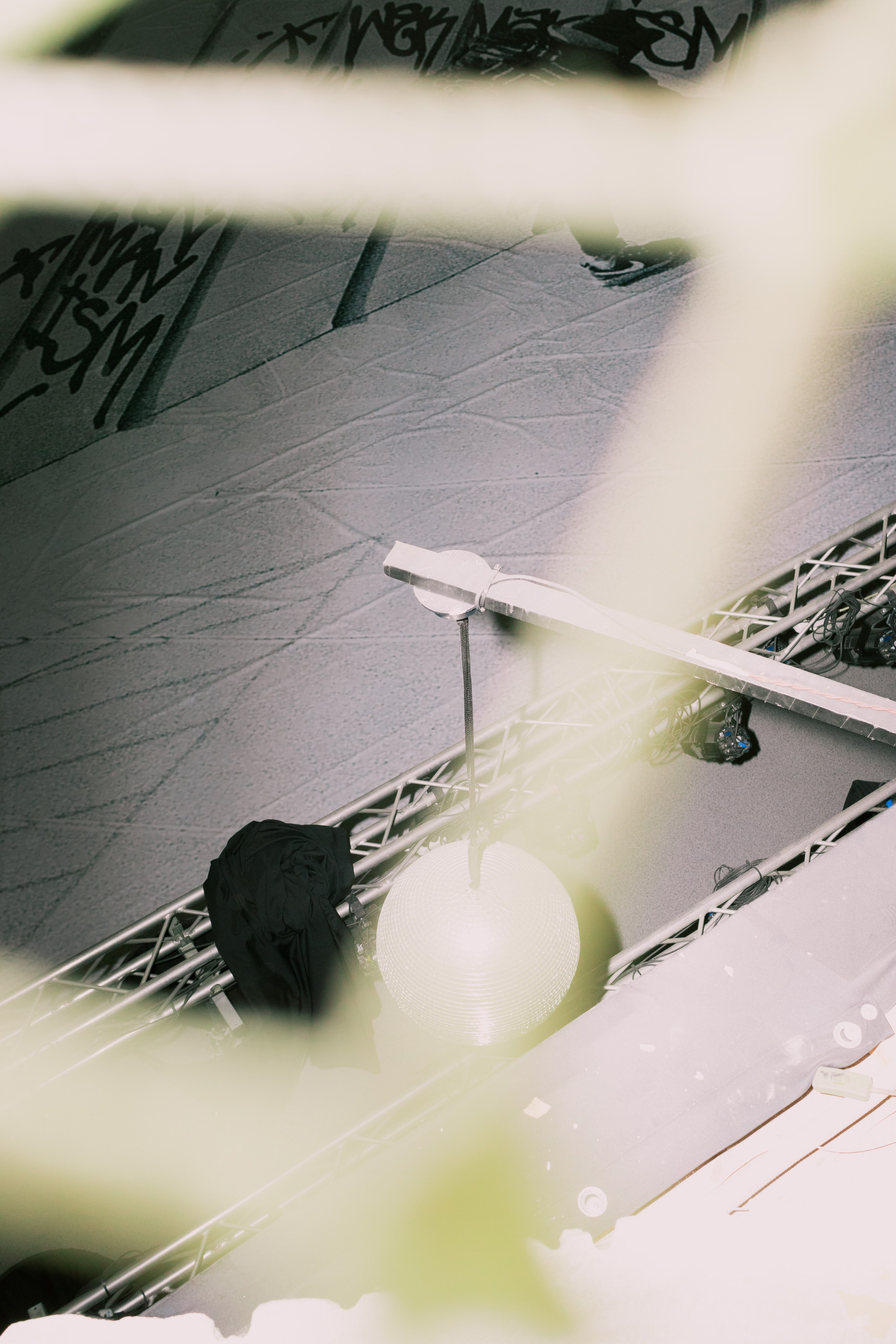 Спасибо за ничего | Inloco, Институт исследований стрит-арта, Екатерининское собрание 2025. Фотограф Михаил Николаев