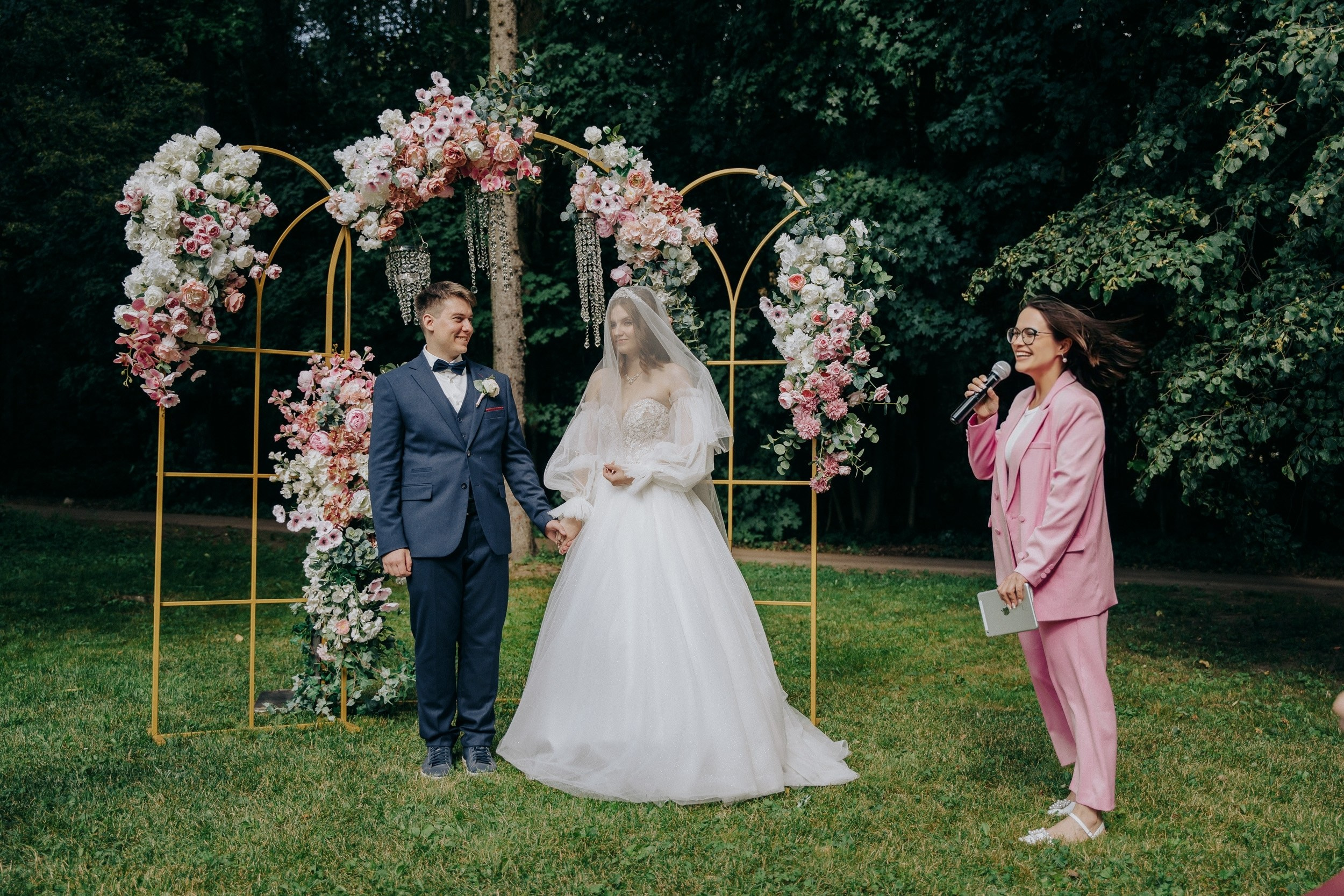 Свадьба Насти и Антона в  «Emerald Parkway» располагается в уникальном месте на территории Государственного исторического музея-заповедника «Горки Ленинские».  Ведущая Наталья Бойчук. 