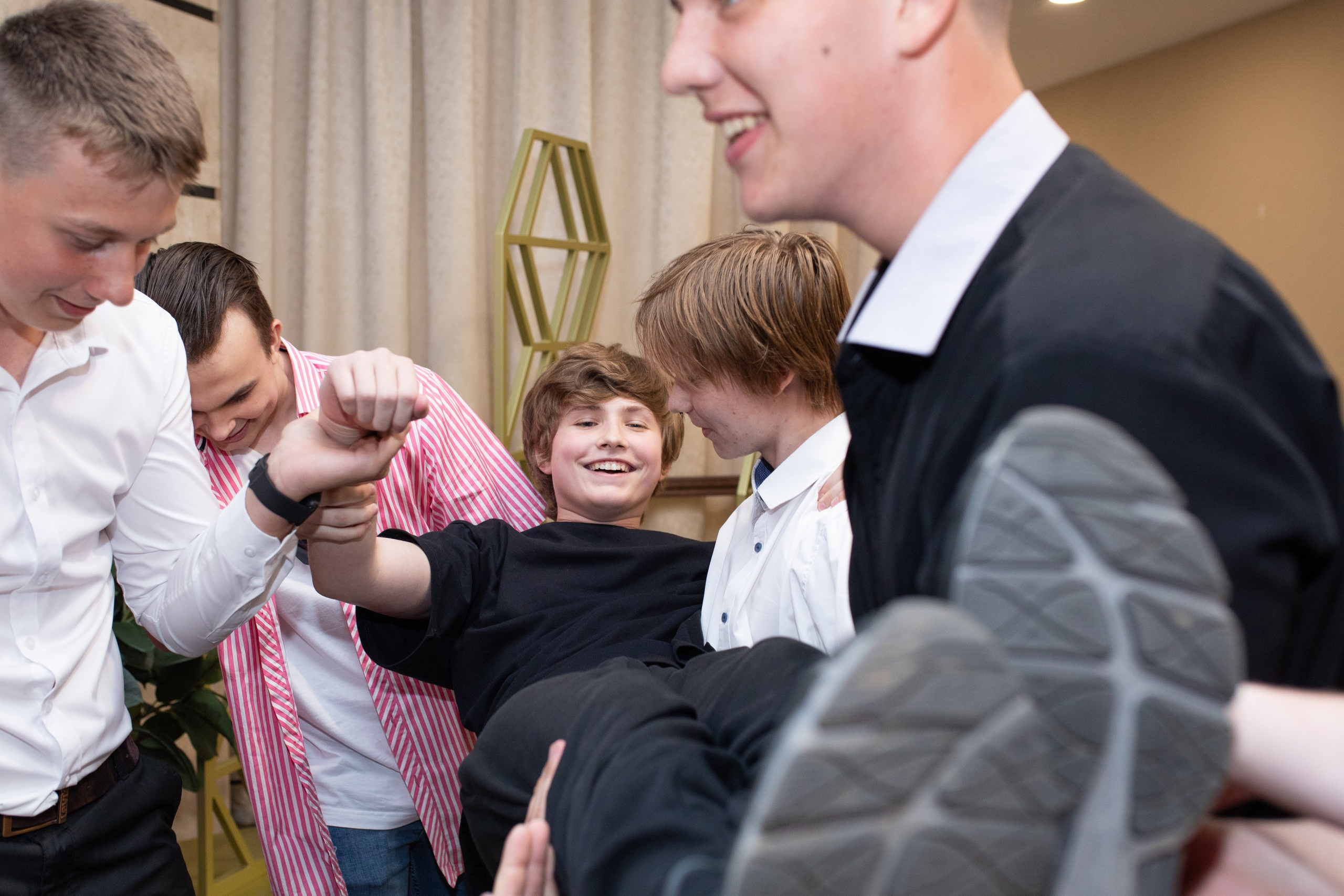 Выпускной 11 класс. Ресторан «Мед». Фотограф в Новосибирске Ася Зверева