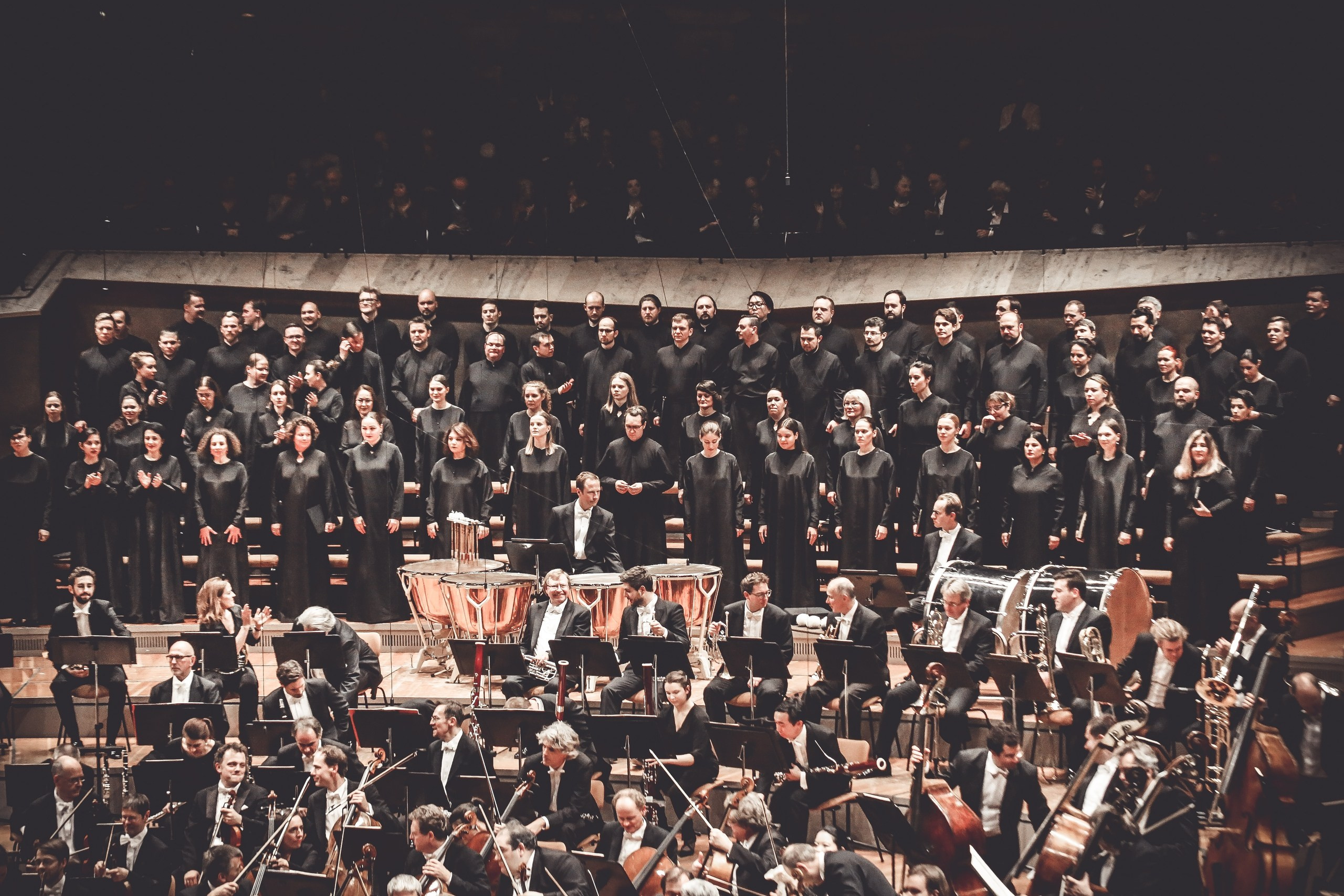 Теодор Курентзис исполнил вердиевский Реквием с берлинскими филармониками. Дарья Письменюк / Darya Leitstern — фотограф, музыкант, журналист, путешественник