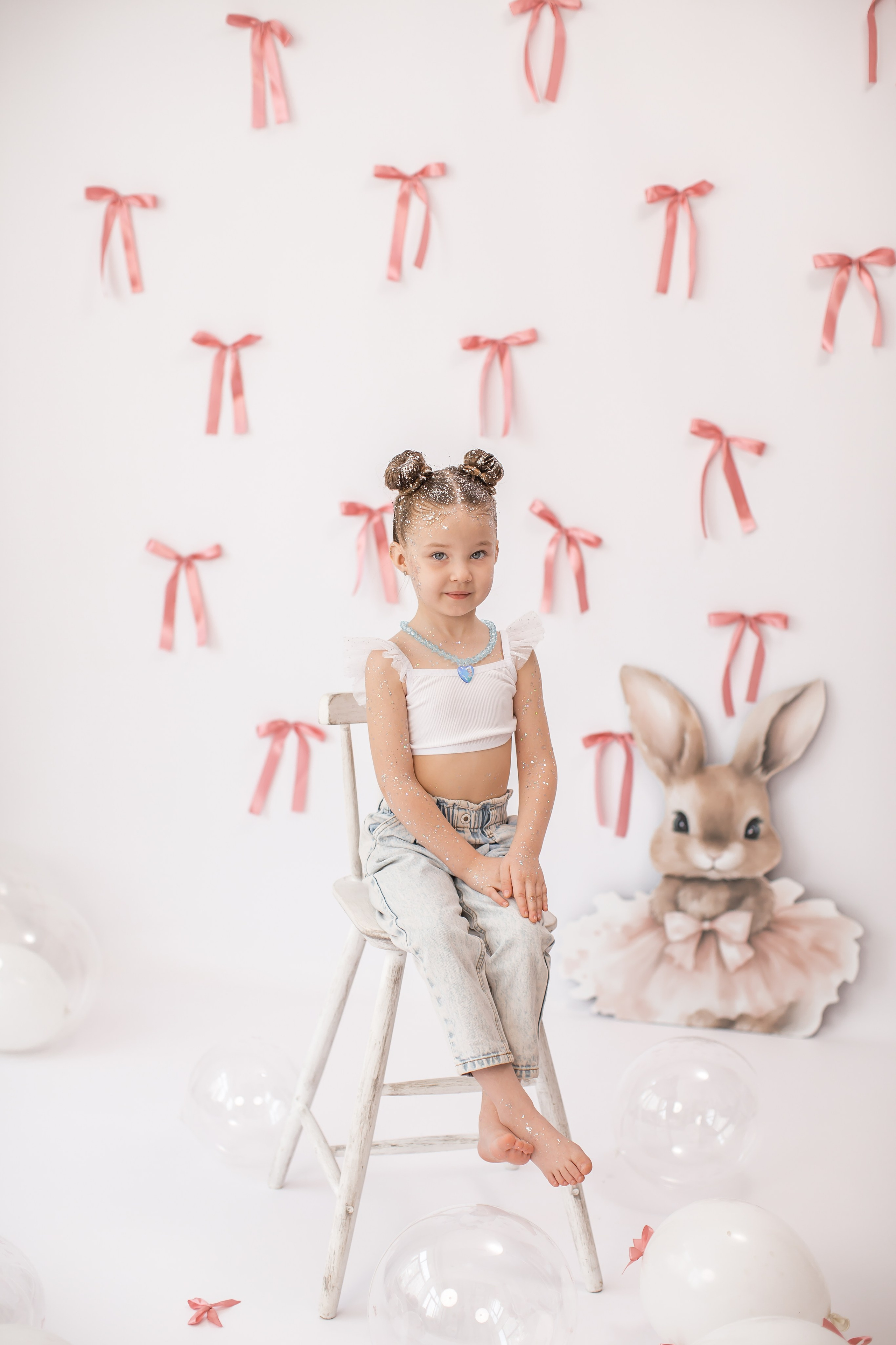 День рождение от 4 до 18 лет (на белом фоне). Детский семейный фотограф на первый годик город Новосибирск Дымова Светлана пакеты всё включено 1-3 года