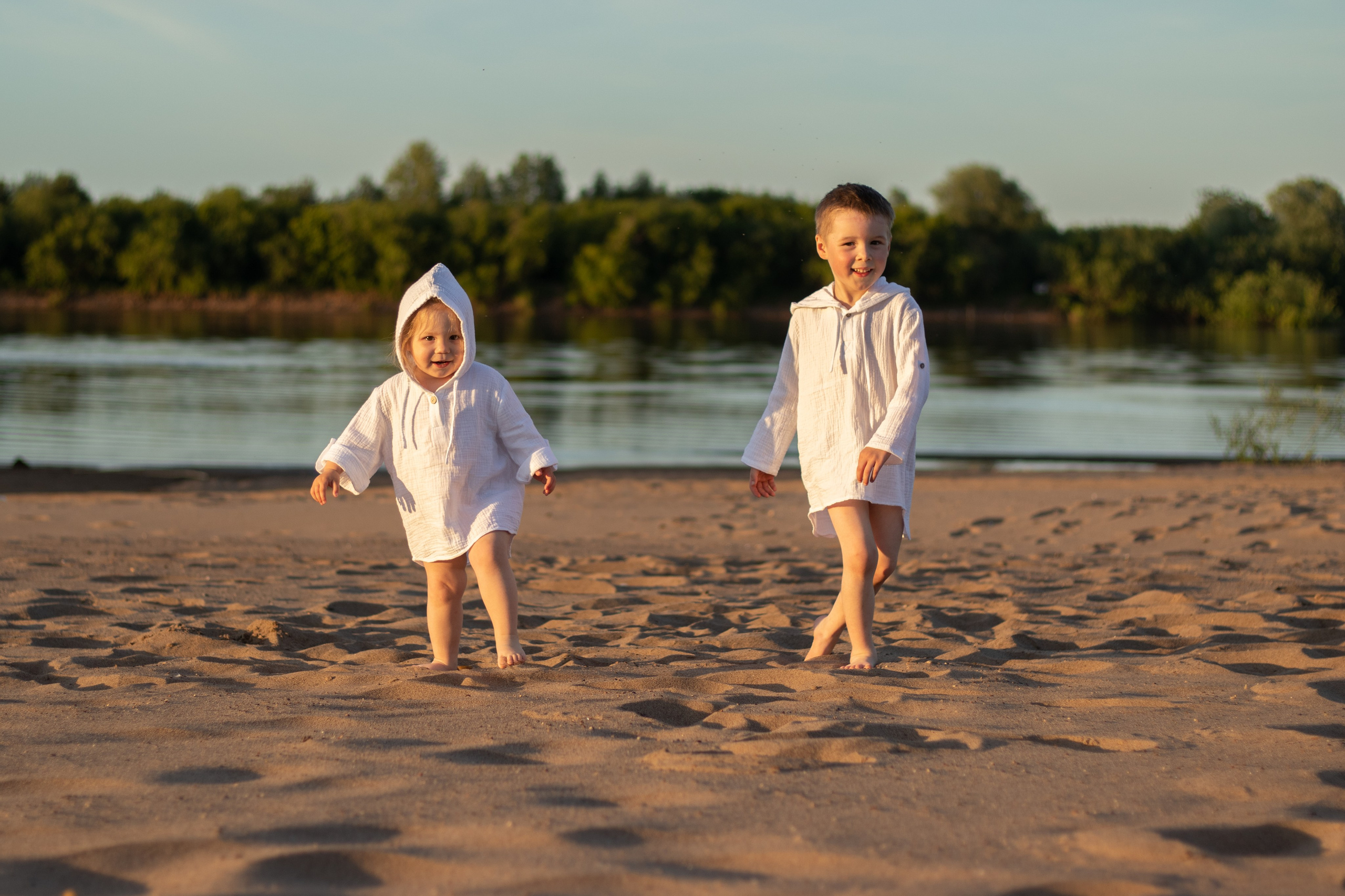 Закат море/река солнце пляж.Киров