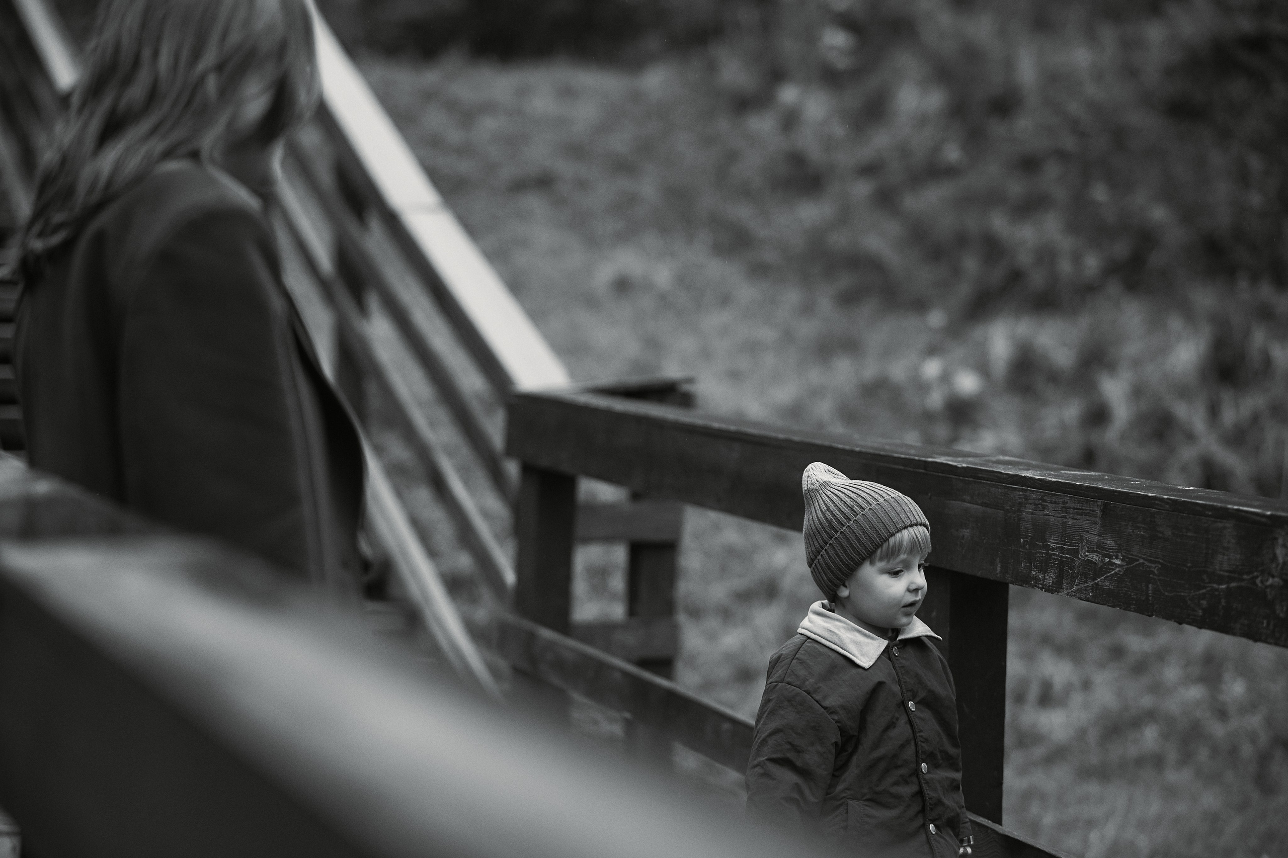 Света и Илюша под дождём. Семейный и свадебный lifestyle-фотограф в Москве Мария Петрова