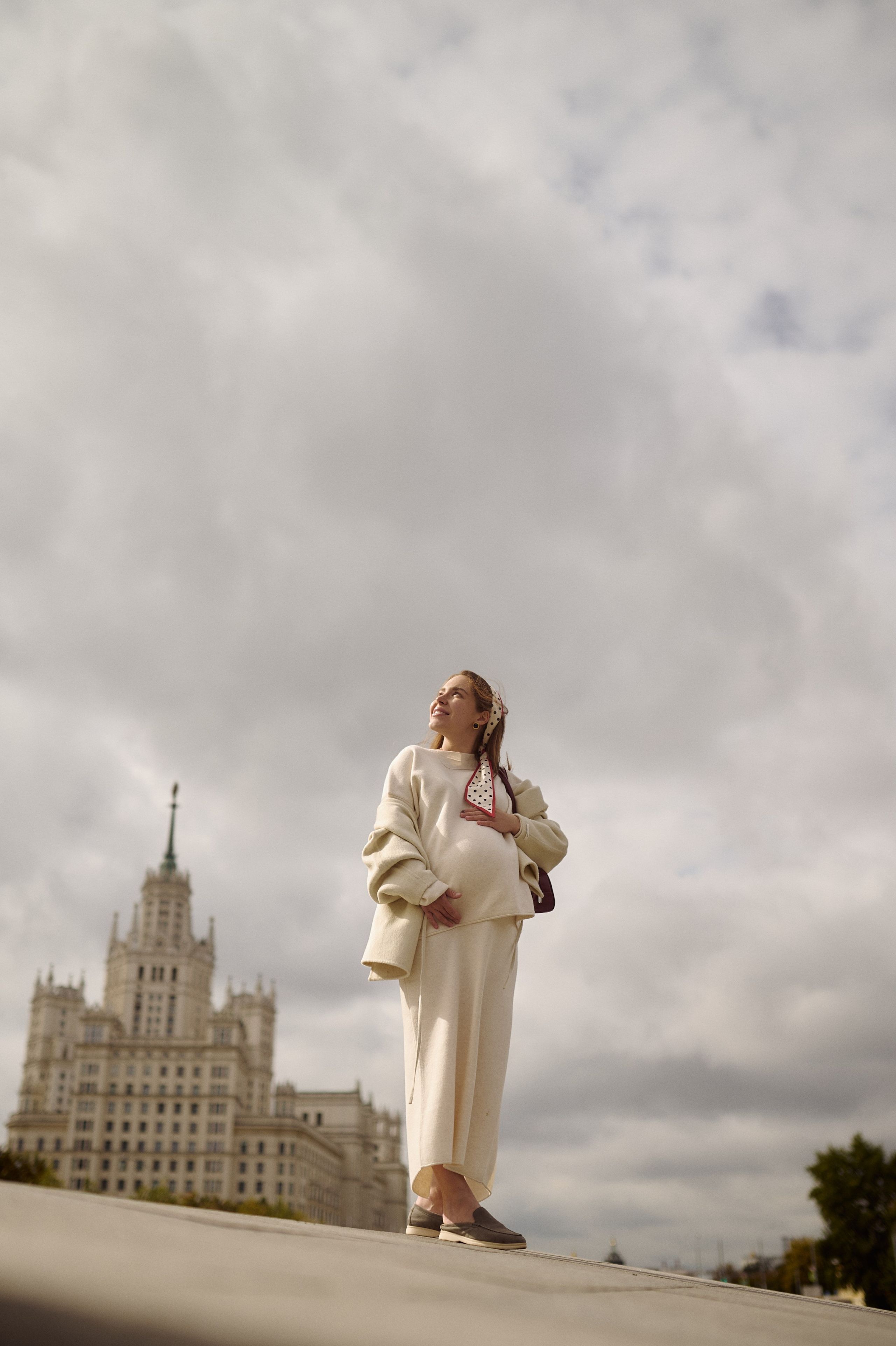 Оля на прогулке по городу. Семейный и свадебный lifestyle-фотограф в Москве Мария Петрова