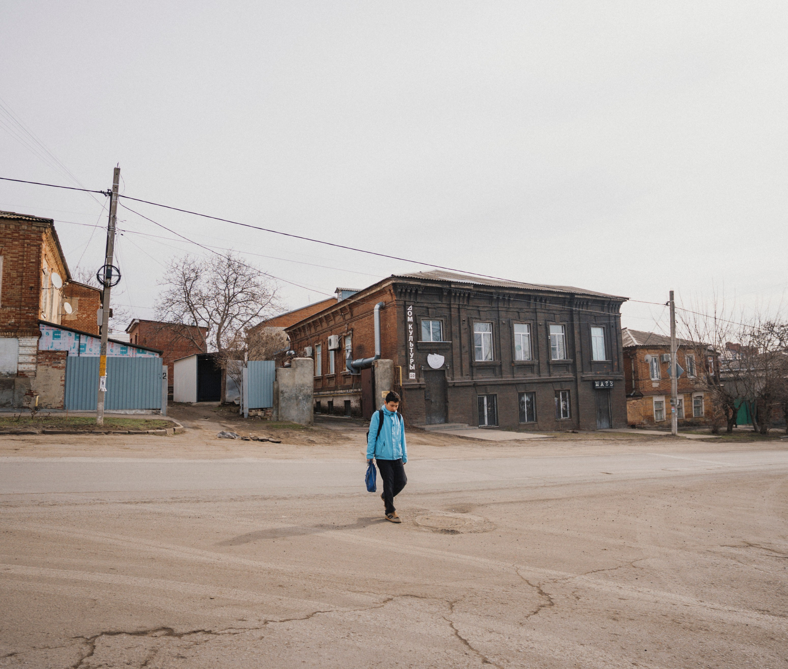 2025. Стрит-фотография, полная абсурда, идиотизма и красоты