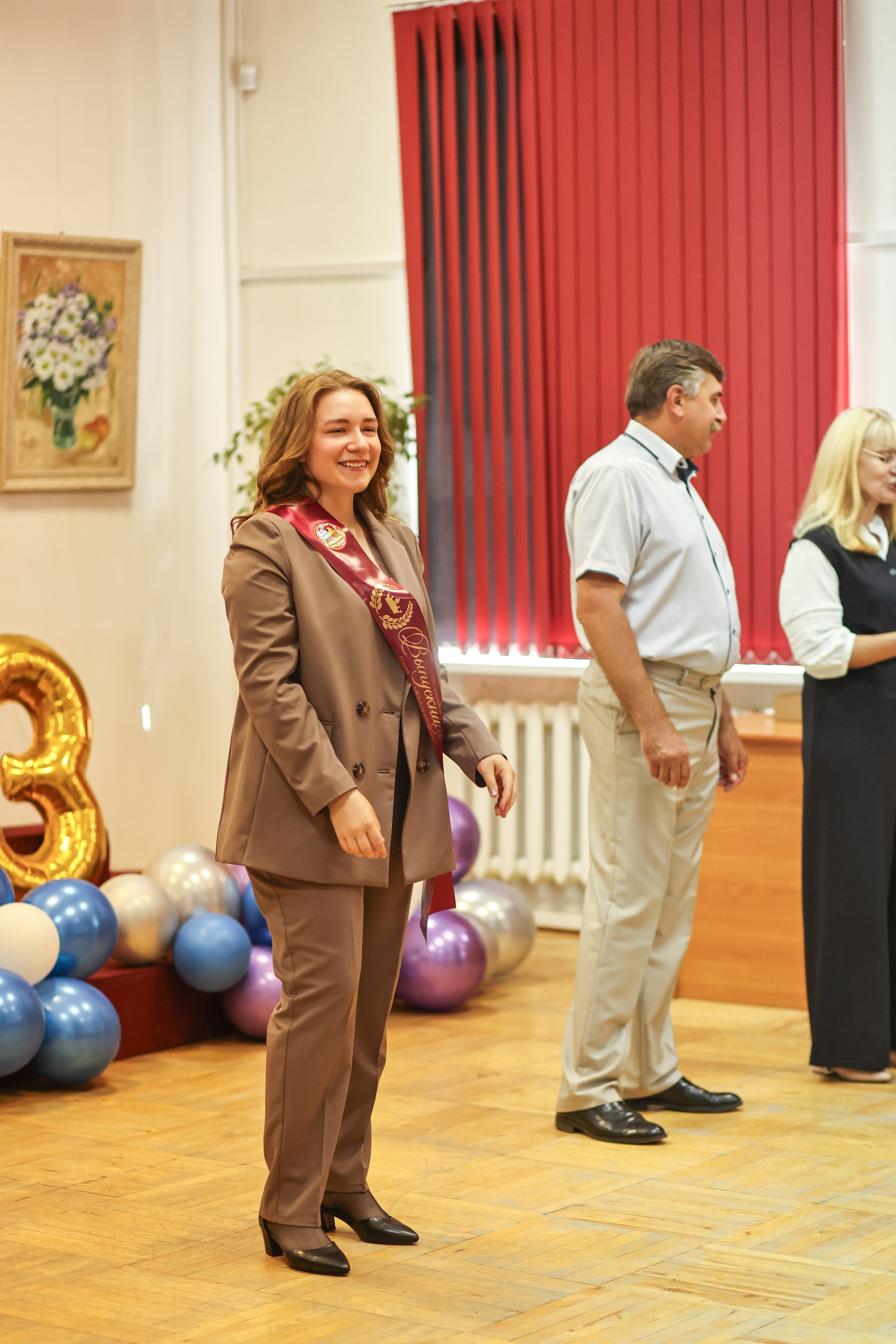 Вручение аттестатов. Школа № 7, выпускники 11 класса 2023 г. Студия выпускных альбомов Остров