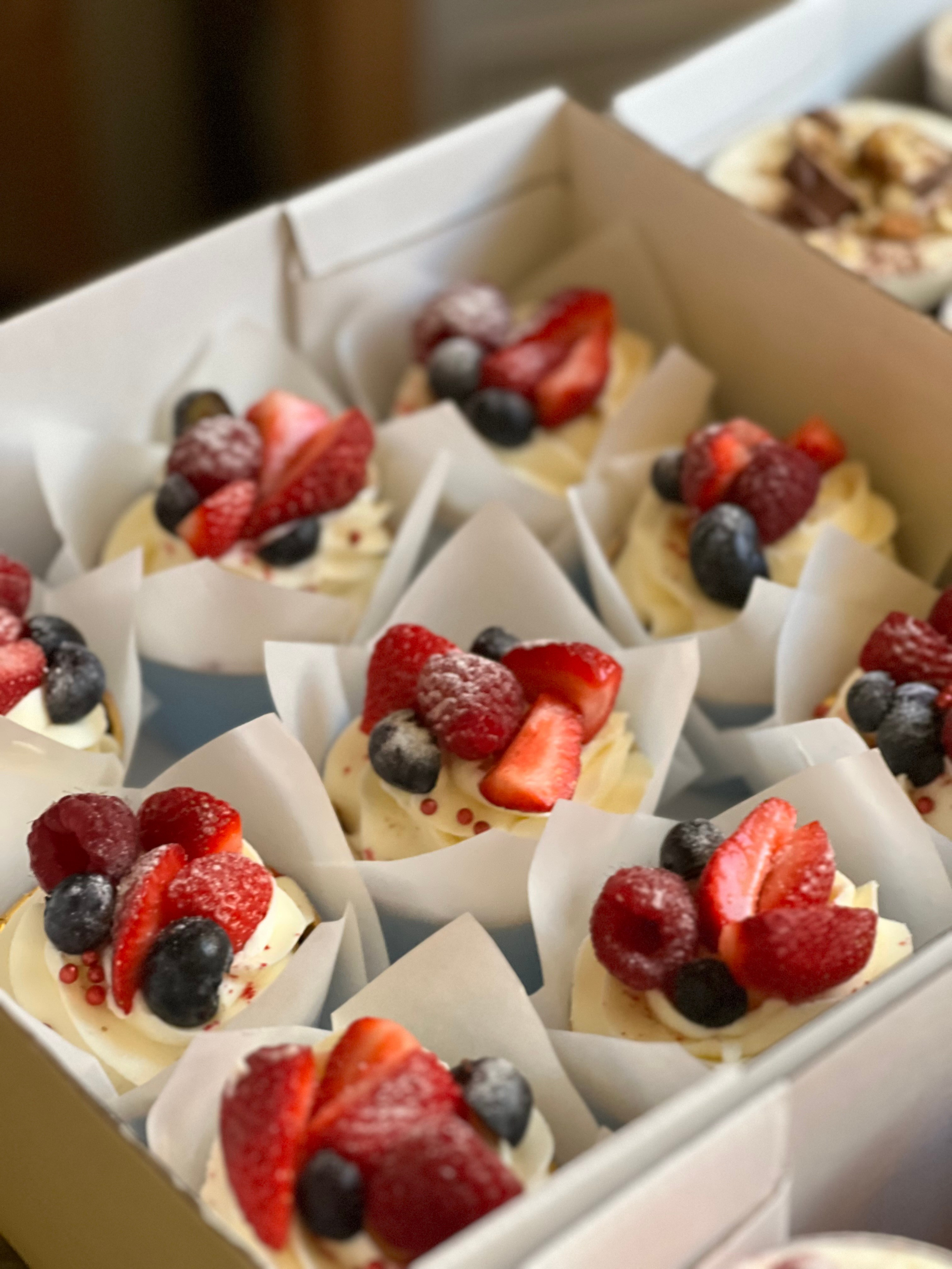 Торты и десерты. Выездной кейтеринг, съедобные букеты, торты и сладости на заказ