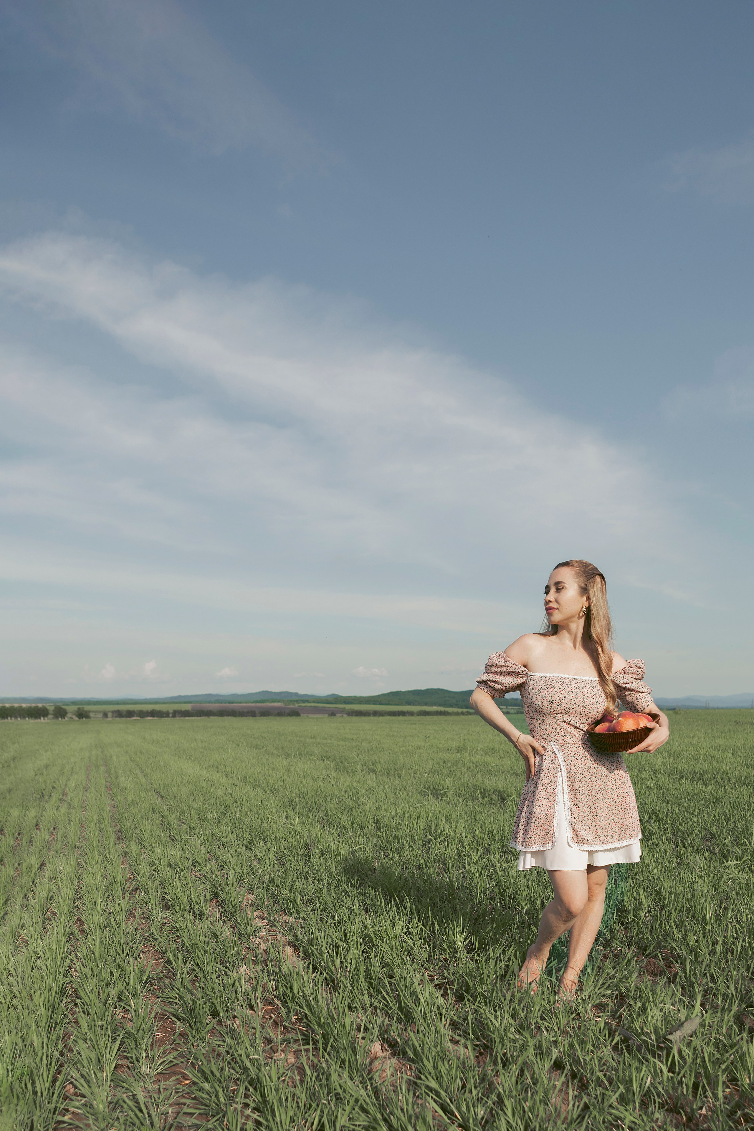 Надя и персики. Фотограф Лесозаводск/Хабаровск