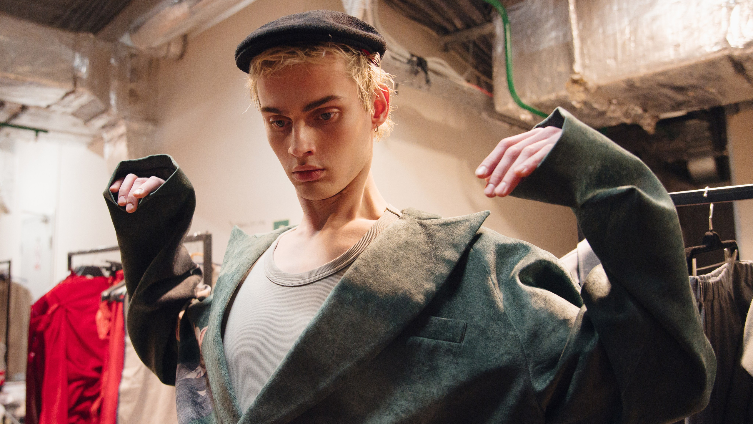 Бекстейдж показа «Новые Имена» собака.ru|ДЛТ. Портретный и репортажный фотограф в Санкт-Петербурге