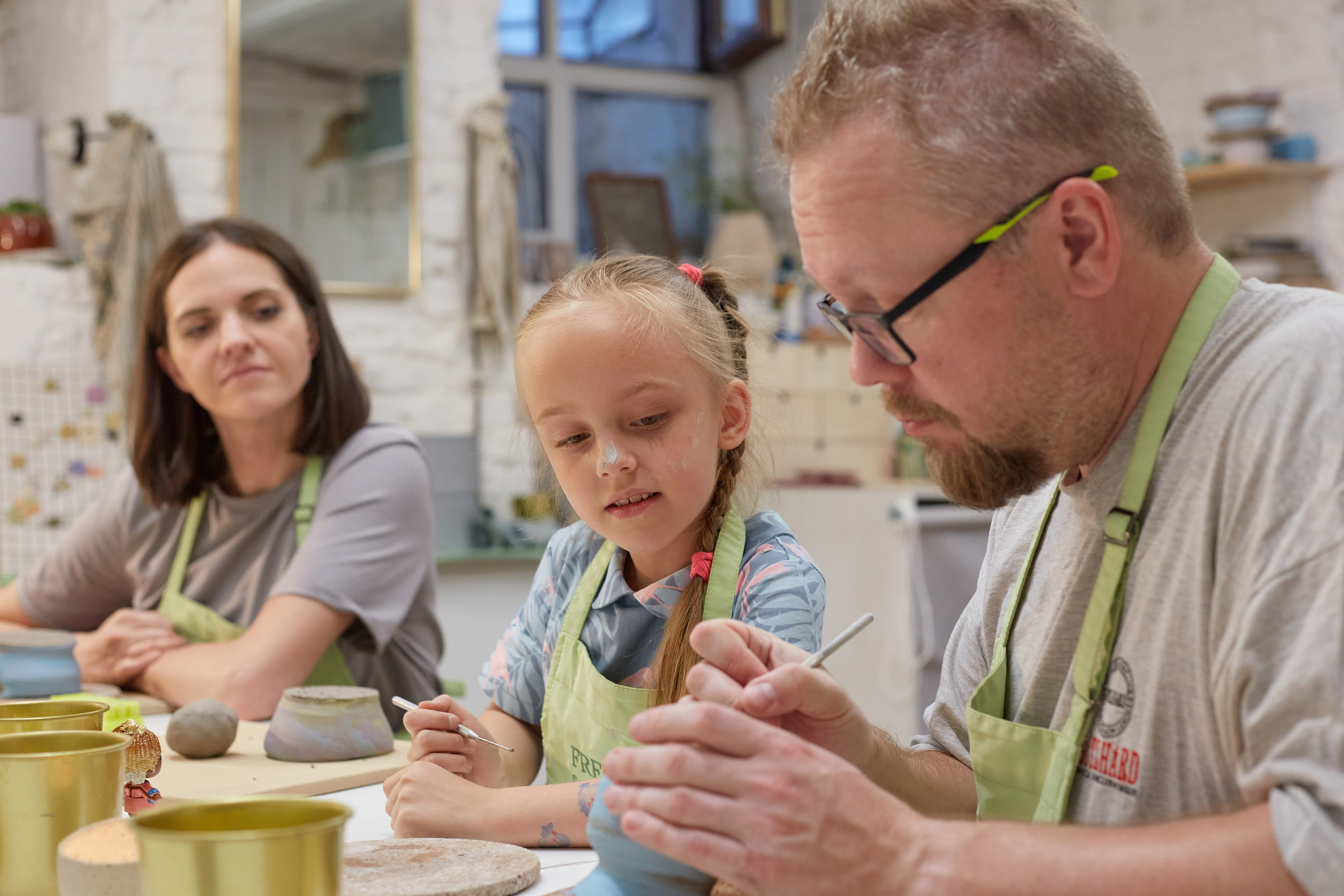 Семья в гончарной мастерской. Budanovaphoto.ru