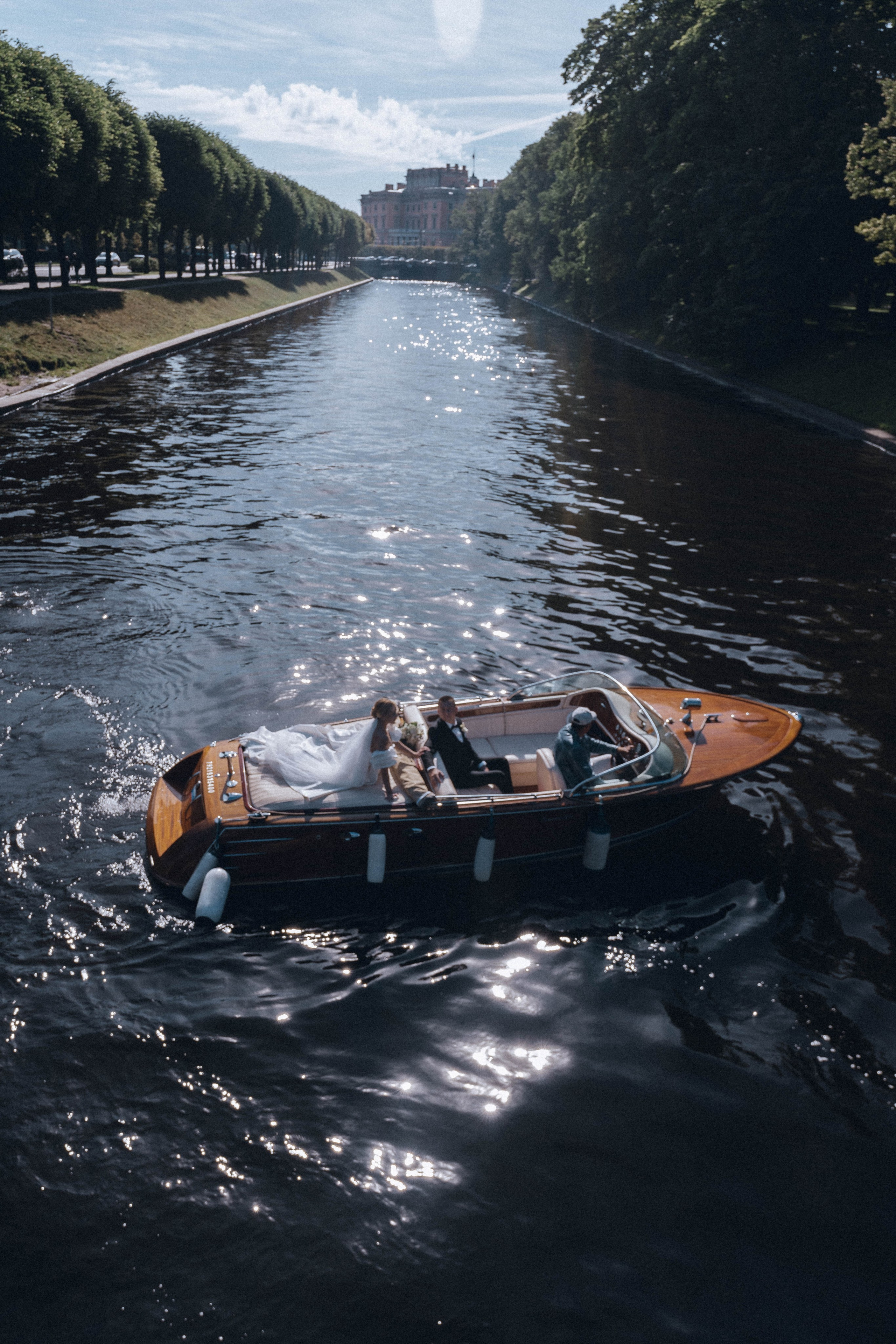 СВАДЕНБНАЯ СЬЕМКА НА КАТЕРЕ ПО КАНАЛАМ САНКТ-ПЕТЕРБУРГА И В АКВАТОРИИ НЕВЫ. Профессиональный фотограф, Санкт-Петербург — Виктория Богомолова