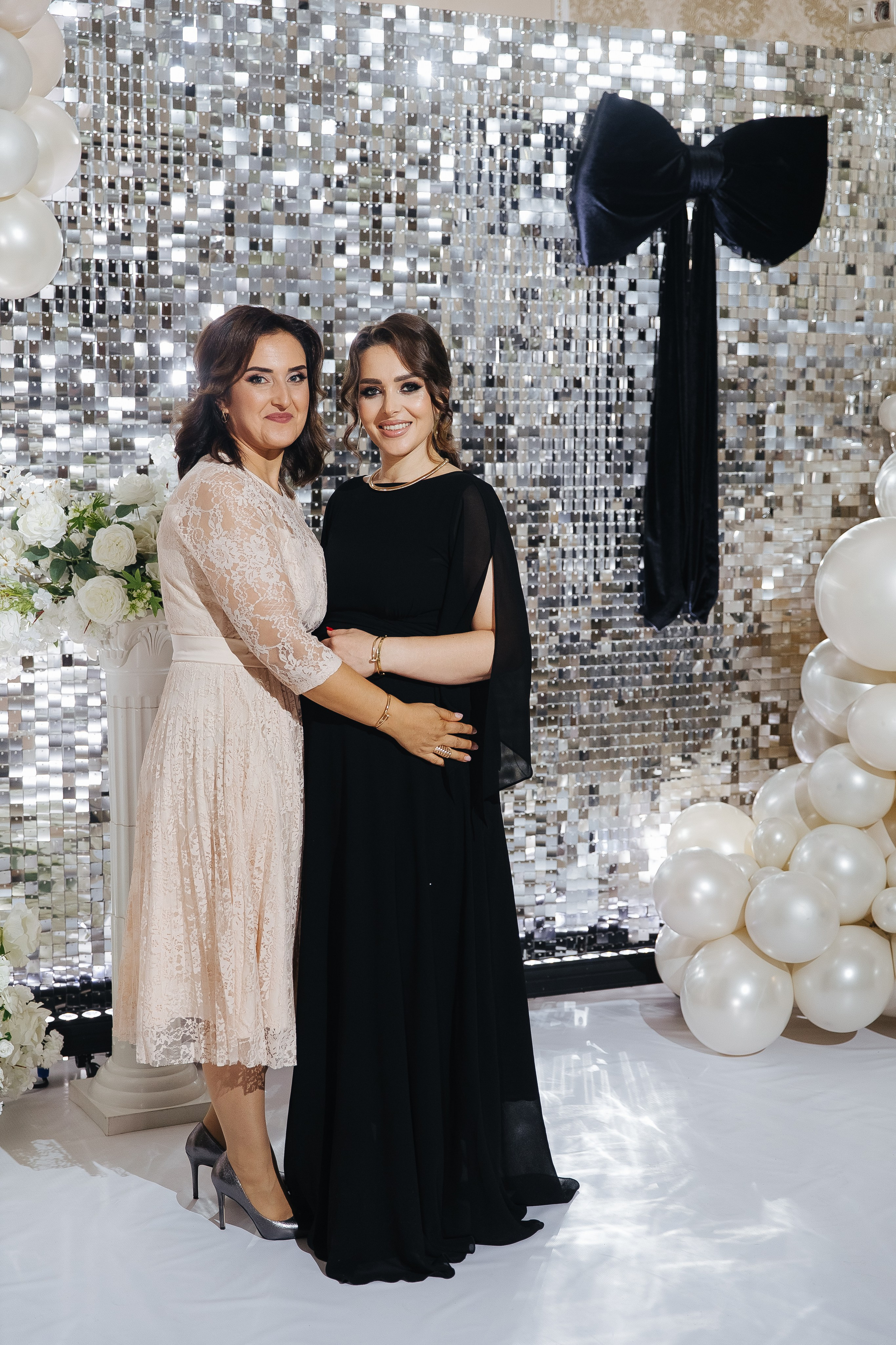 Ани и Назели. 35&5 День рождения, «Янтарь». Фотограф в Красноярске Надежда Воскресенская