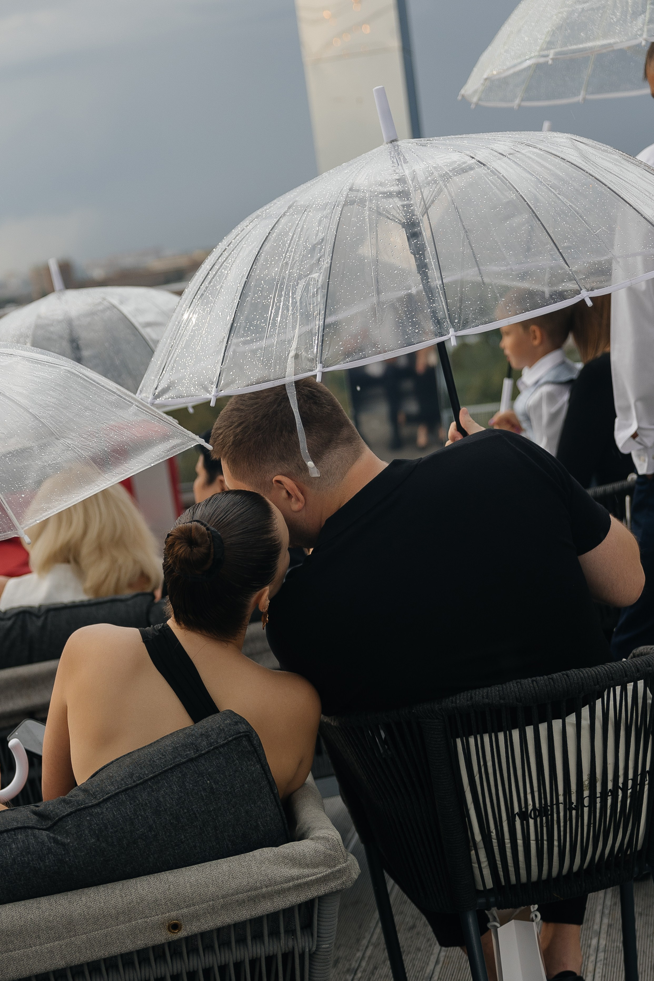 Rain falls down. Главная