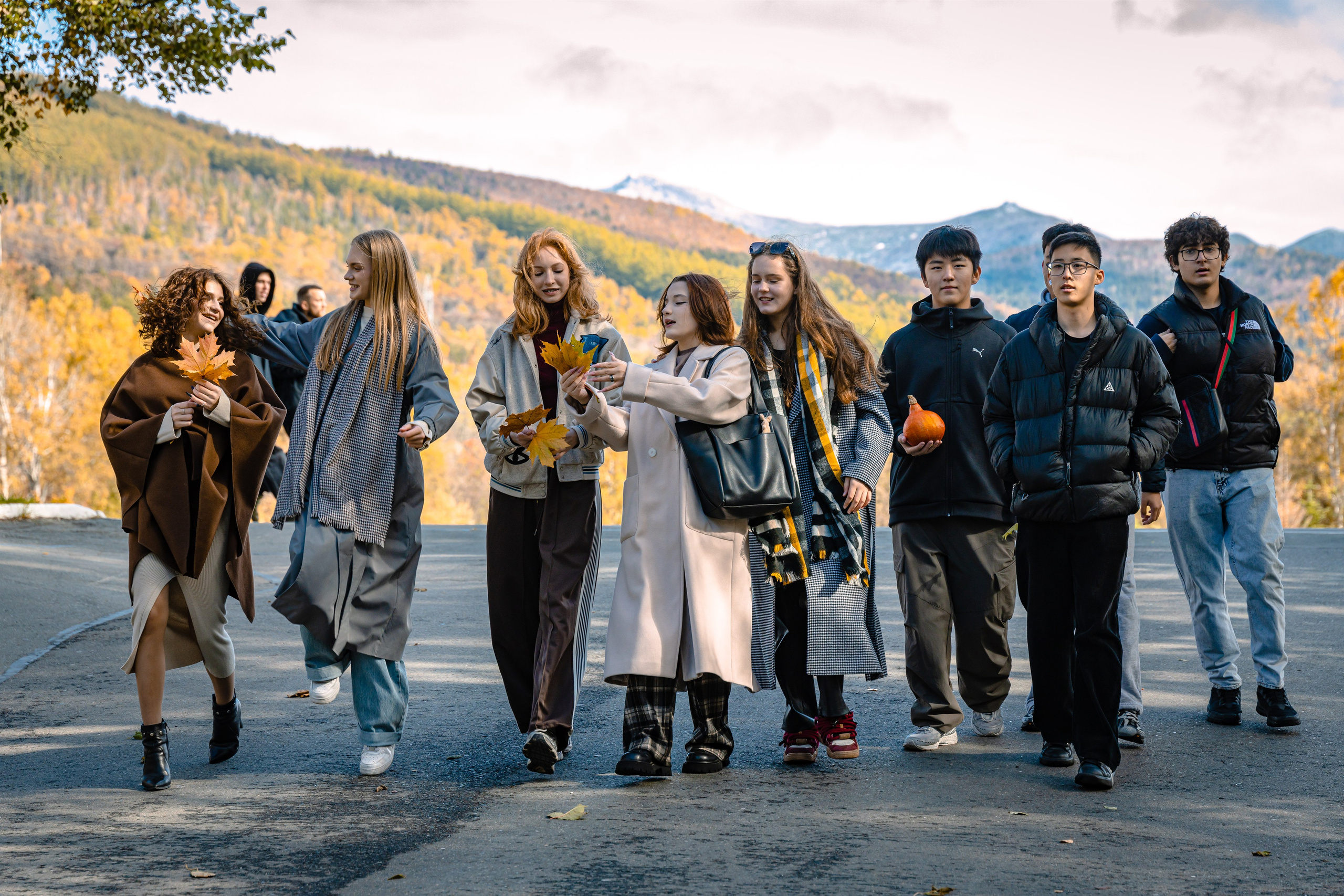9Б фотопрогулка. Фотограф. г. Южно-Сахалинск. Олег Толстов