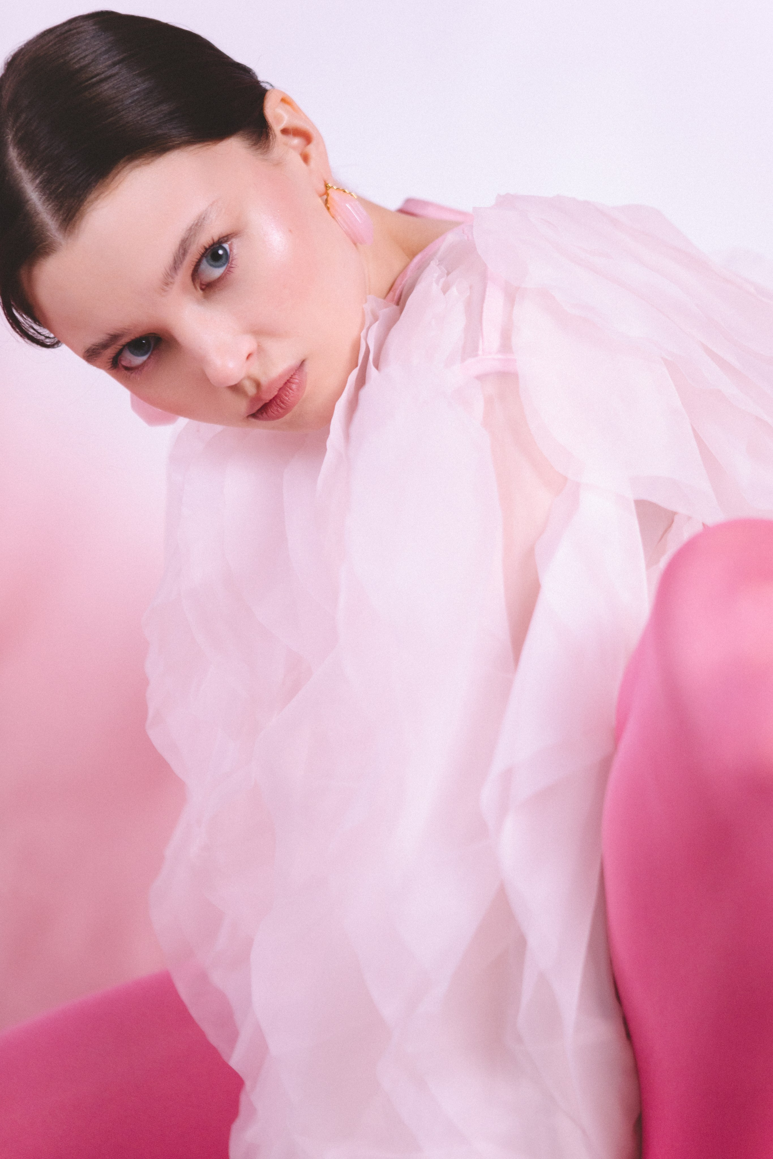 Регина. Фотосессия на розовом фоне. Фотограф в Москве Ольга Сатони
