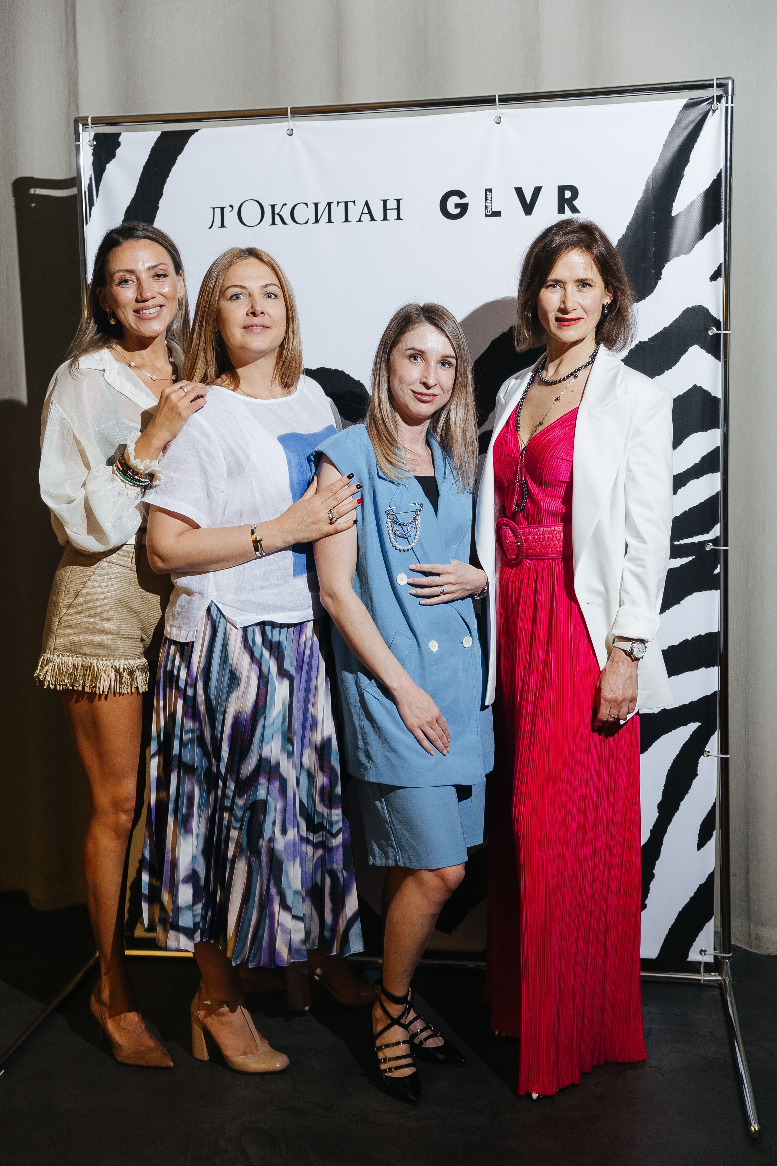 Презентация открытия магазина женской одежды GLVR в ресторане Fresco. Фотограф в Красноярске Надежда Воскресенская