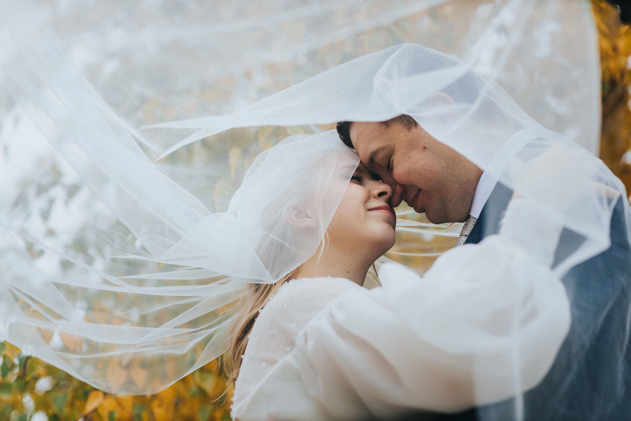 Егор и Екатерина. Осень, музей Машкова. Фотографы в городе Волгограде — Людмила Агеева и Алексей Околелов