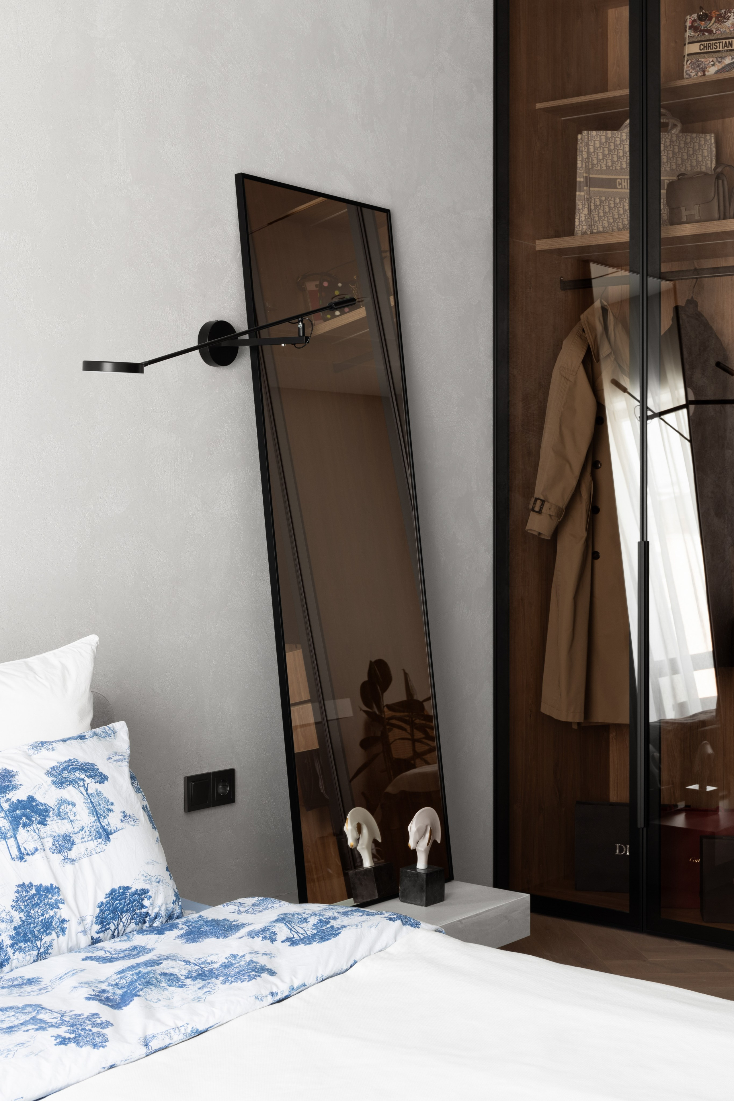 Фотосъёмка мастер-спальни с современной квартире Алматы.