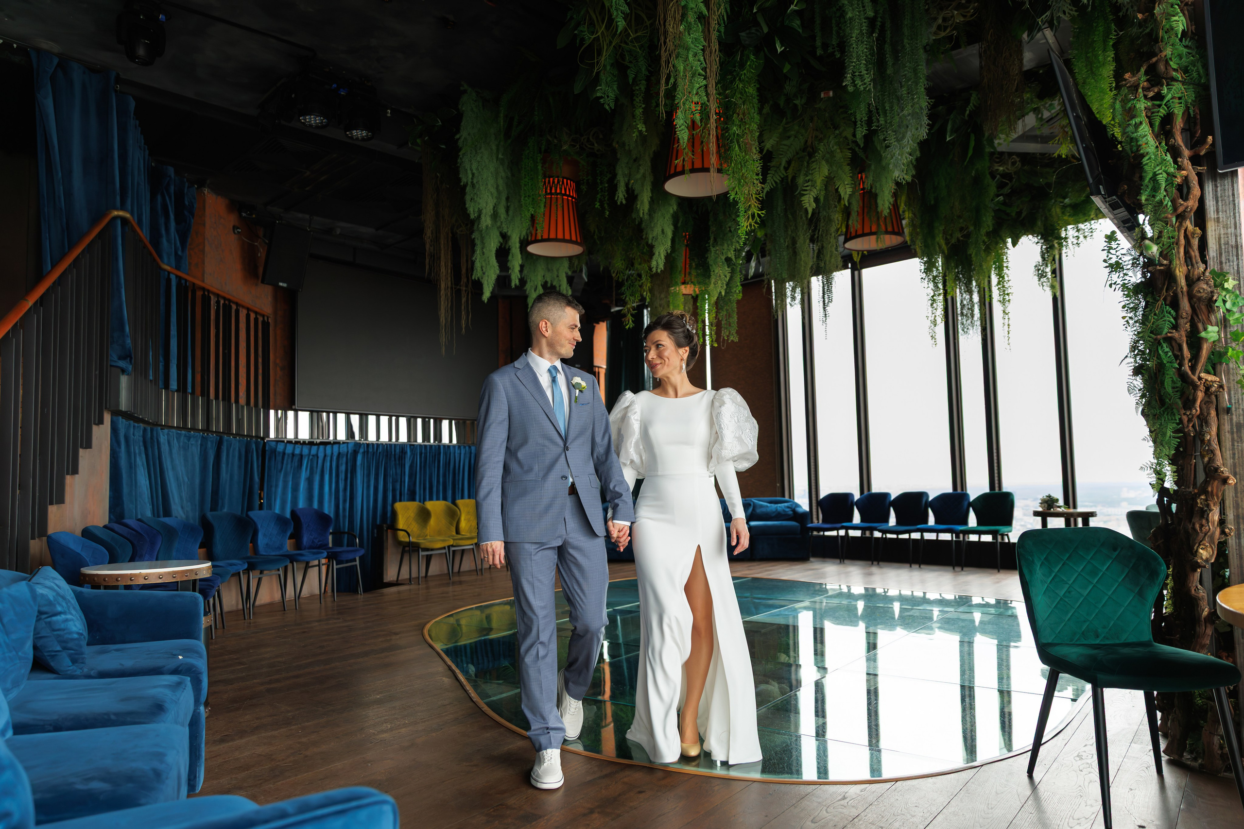 Свадебная фотосессия в библиотеке читальне им Пушкина. Свадебный фотограф Москва и МО Сергей Киржаев