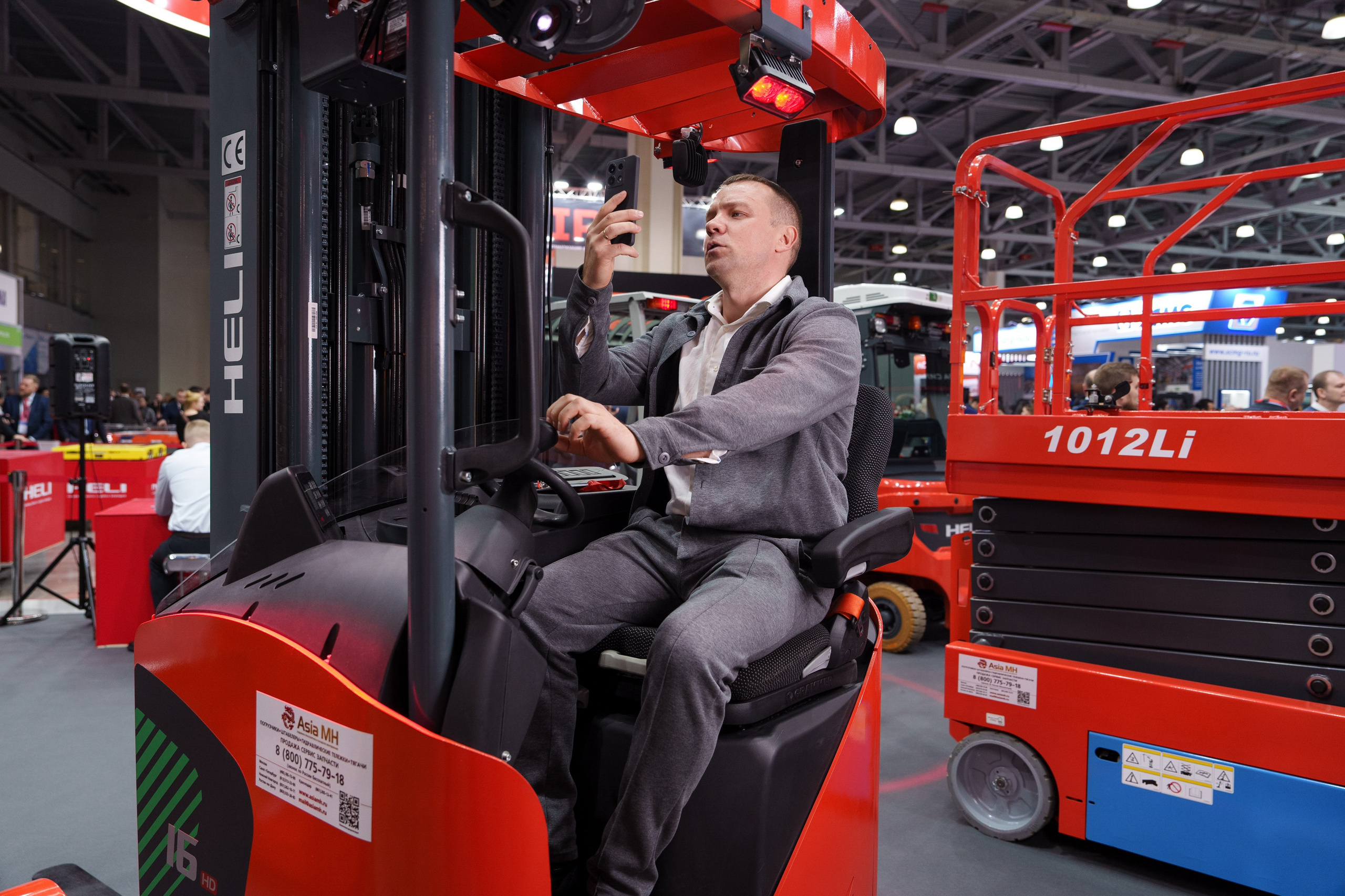 HELI. Стенд в Крокус Экспо. Фотограф Саша Блюз