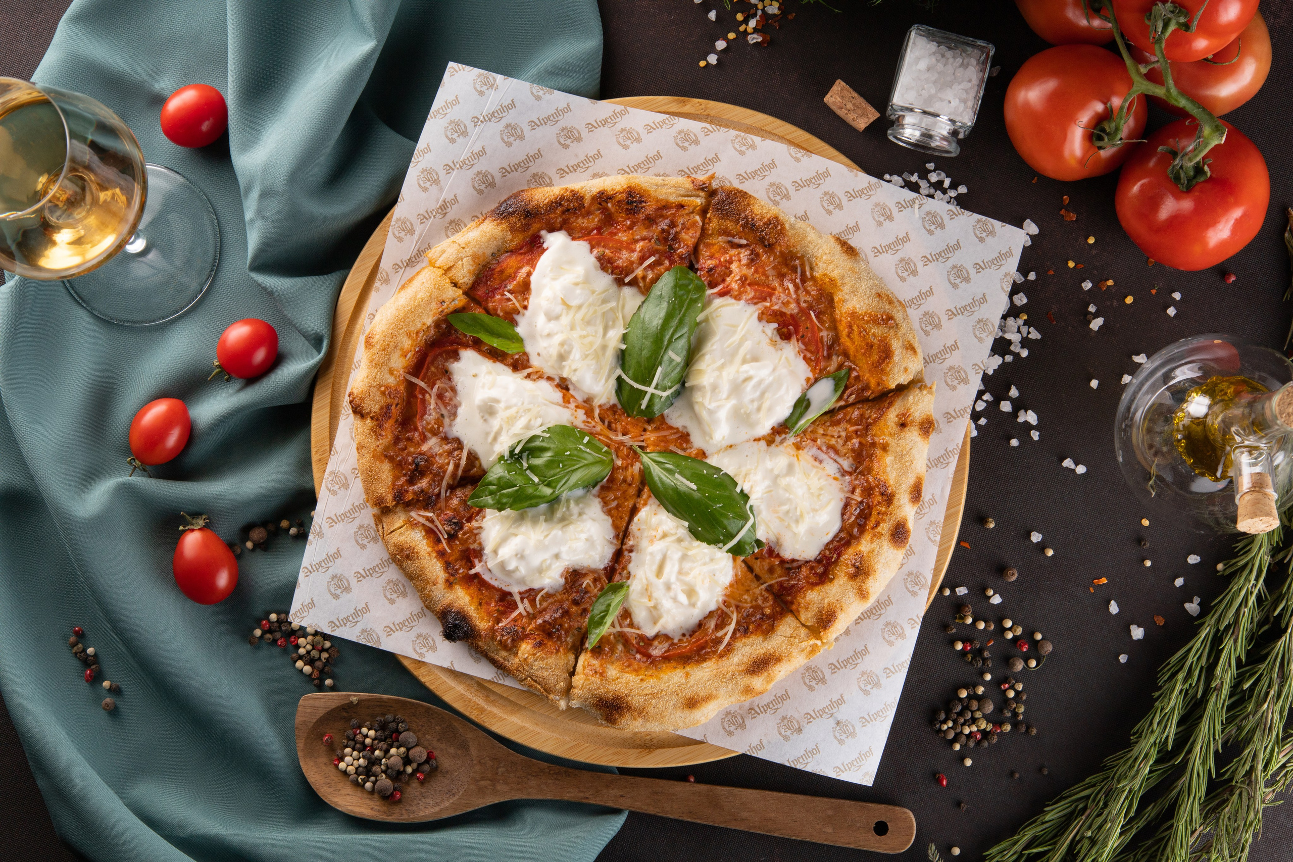 Фотографии пиццы в Астане. Рекламный фуд фотограф и видеограф в Астане Алина Лысенко