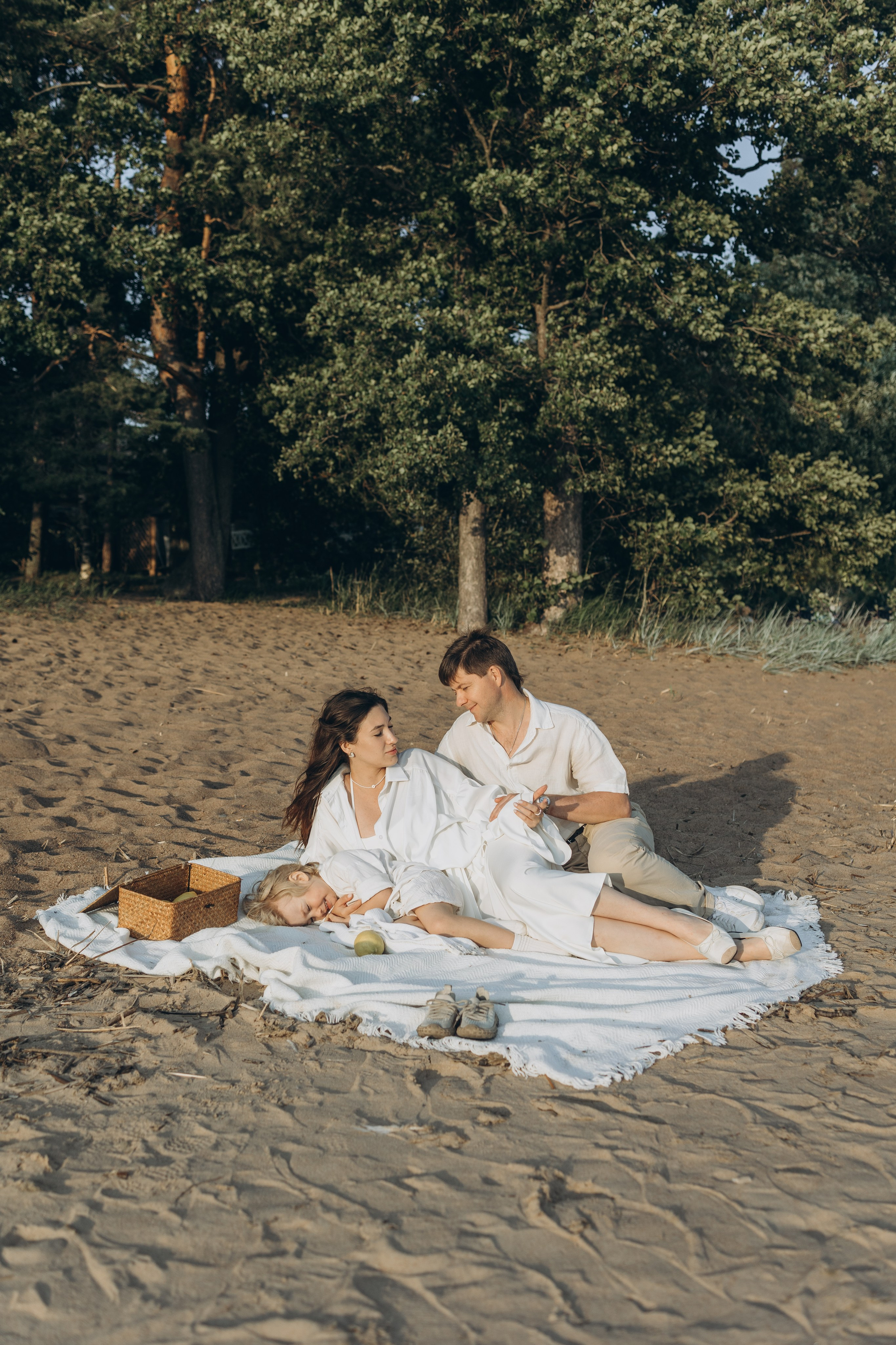 Эмилия, Дмитрий и Демид на Финском заливе. Семейный фотограф в Москве Виктория Ястребинская