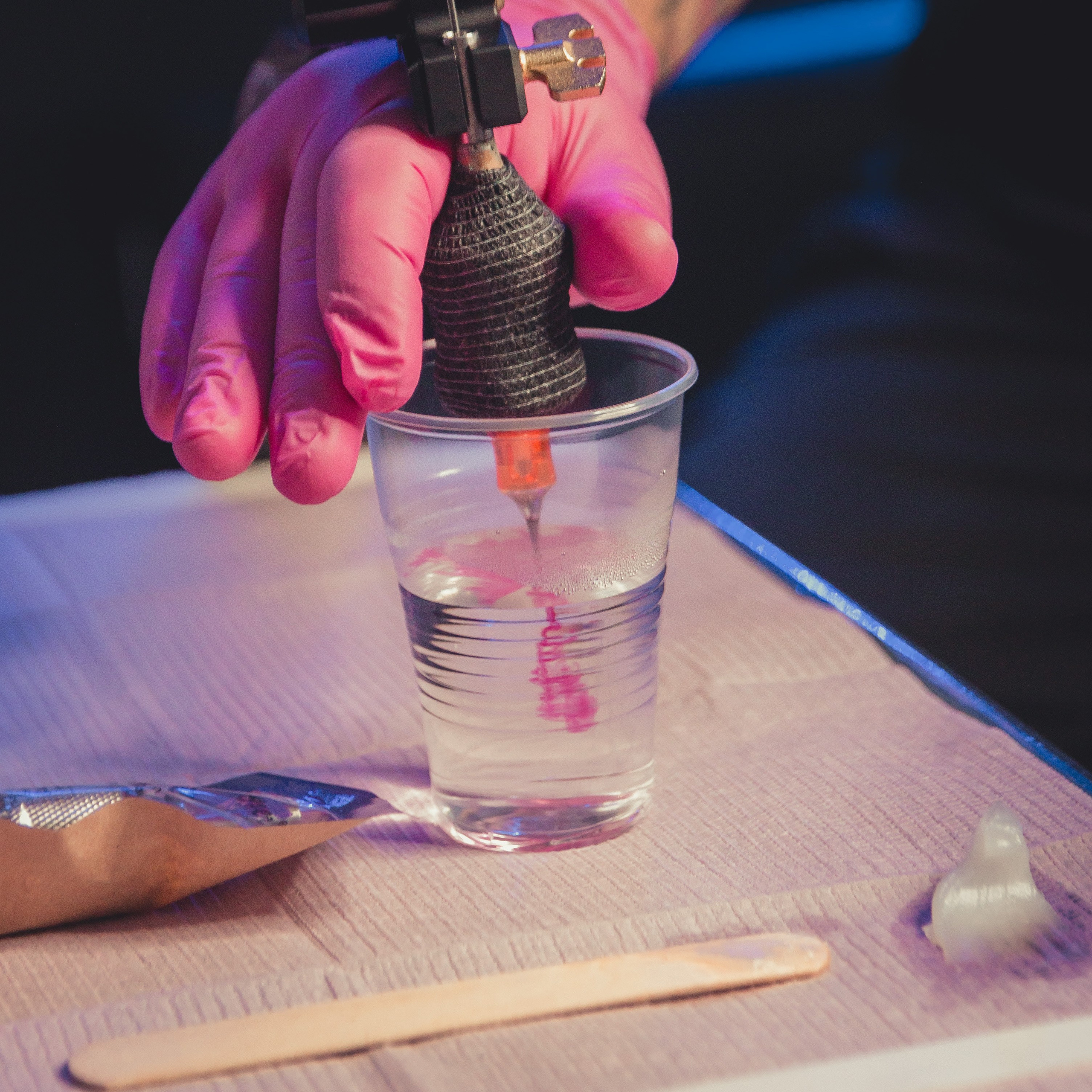 В тату студии. Фотограф в Москве Виталий Мишкин