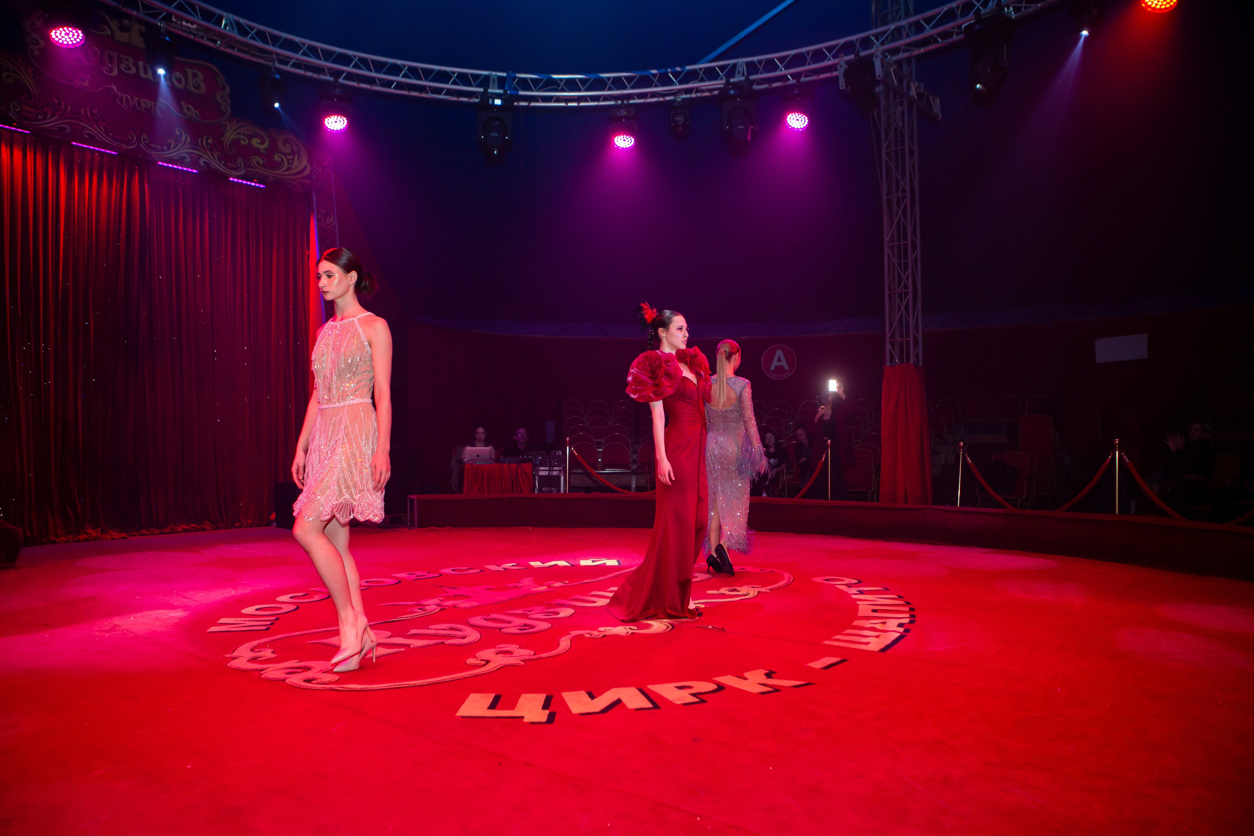 MANEGE SHOW. Репортажный, семейный, свадебный, портретный фотограф