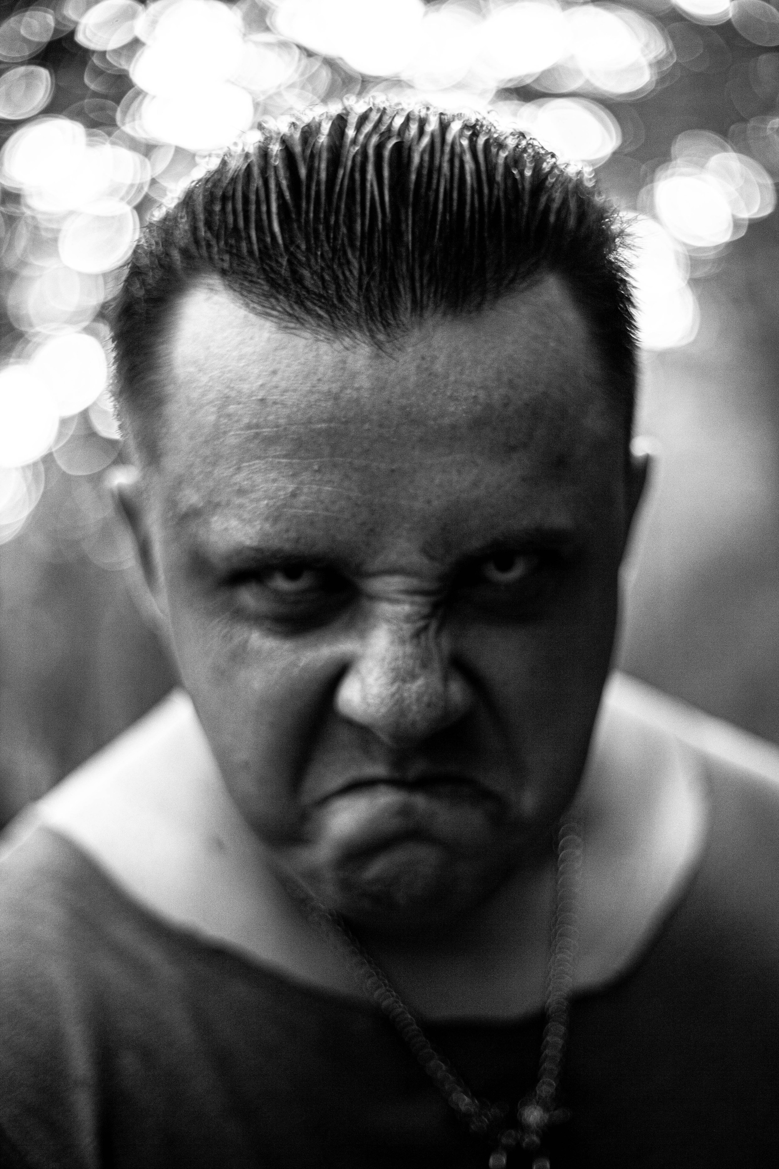 Клип. Уличный фотограф Города N