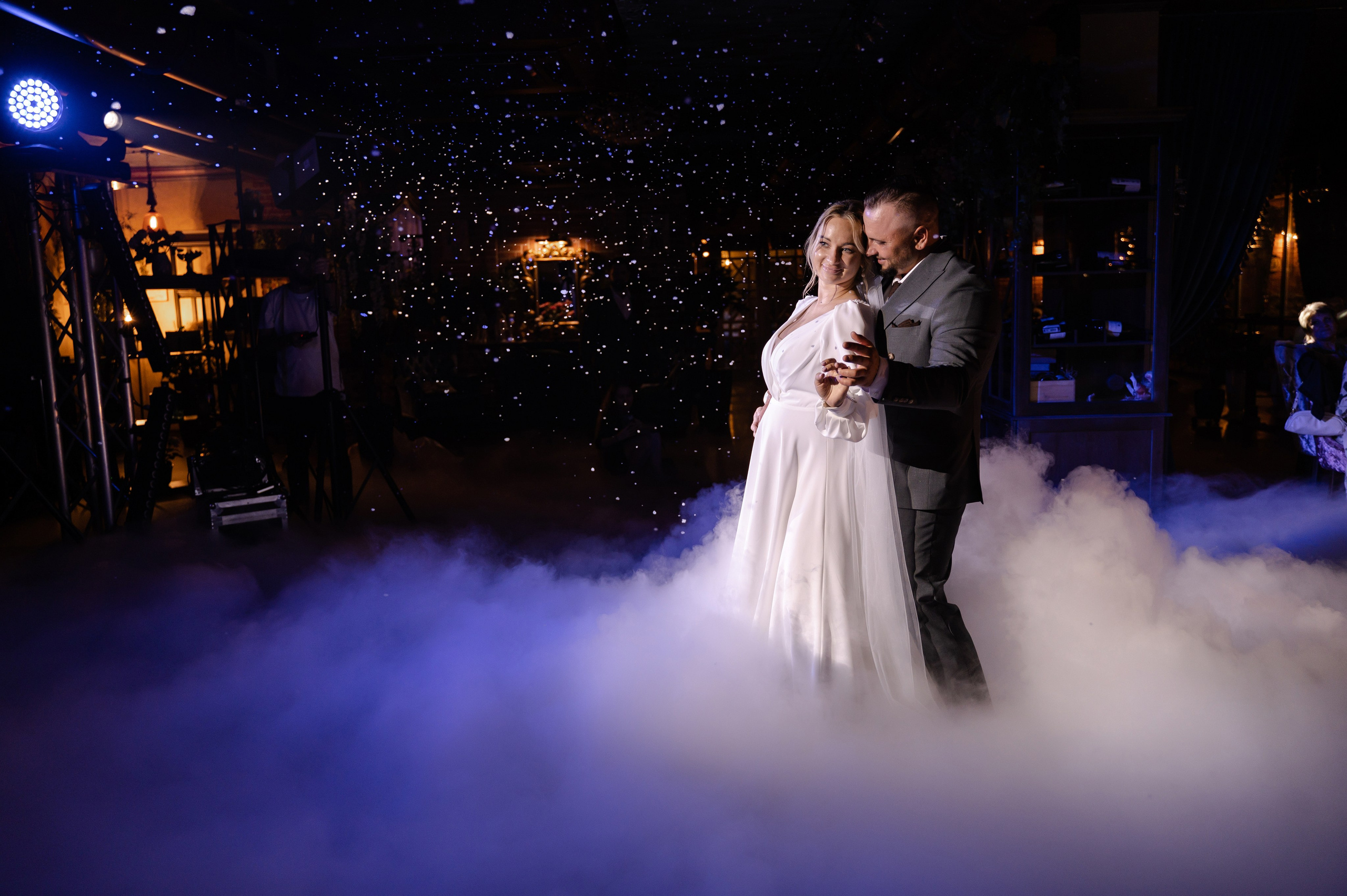 Свадебная фотосессия в отеле Hayat Regency Rostov. Свадебный фотограф в Ростове Максимов Максим