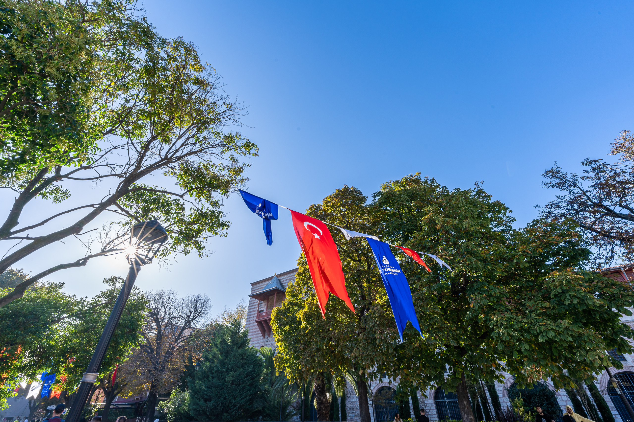 Турецкий флаг на улице