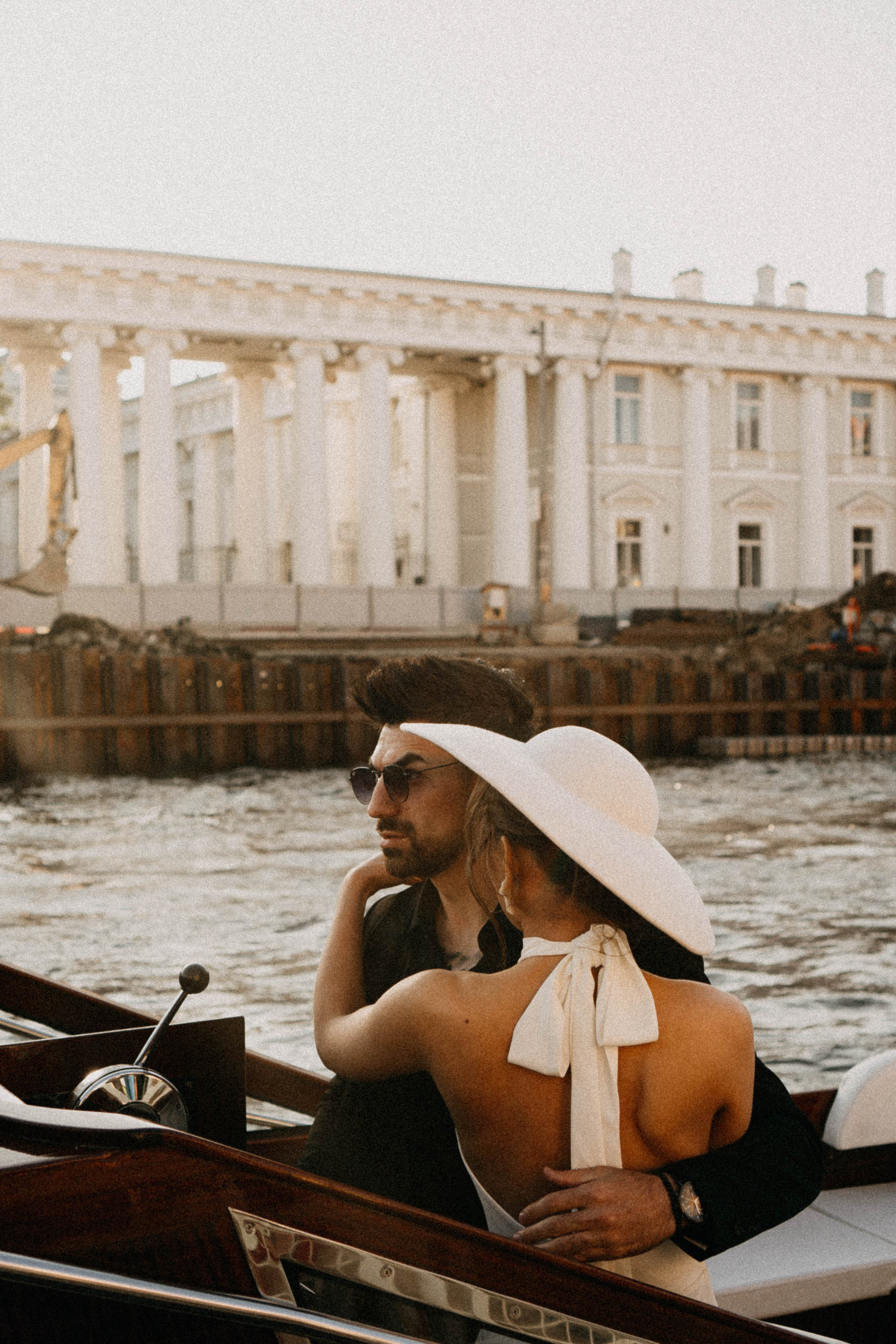 СВАДЕНБНАЯ СЬЕМКА НА КАТЕРЕ ПО КАНАЛАМ САНКТ-ПЕТЕРБУРГА И В АКВАТОРИИ НЕВЫ. Профессиональный фотограф, Санкт-Петербург — Виктория Богомолова