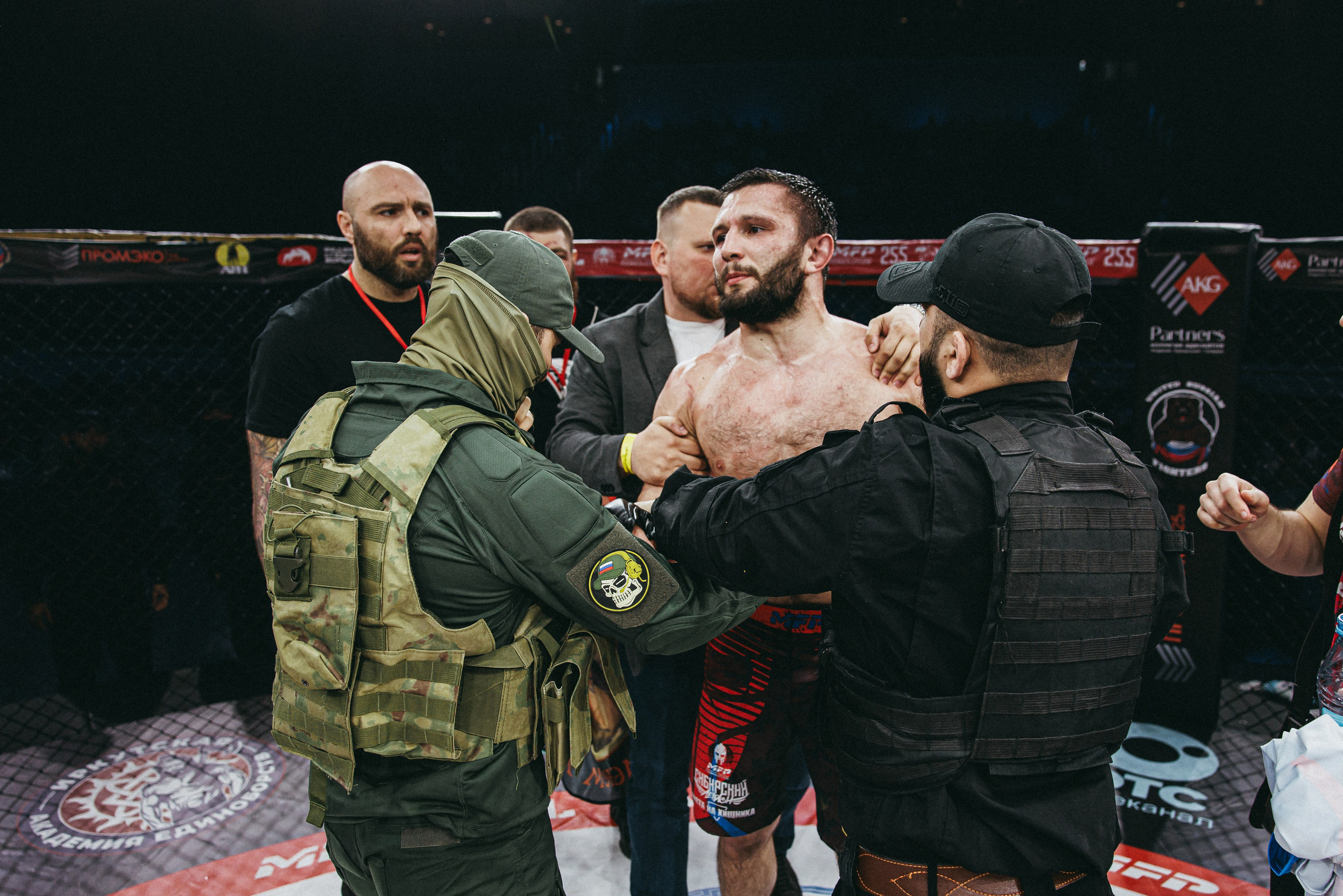 MFP255 ДУГЛАС РИБЕЙРО VS МАКСИМ БУТОРИН. Фотограф Иркутск Антипин Сергей