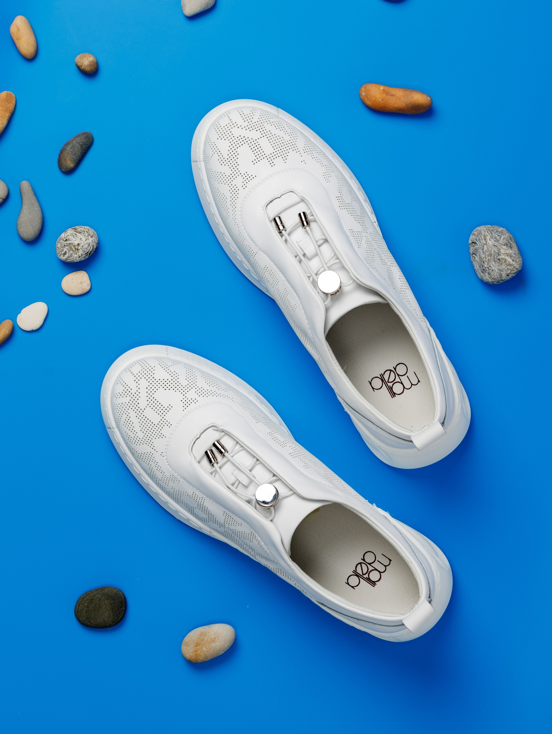 Предметная съемка и продакшн видео обуви для каталога, сайта, маркетплейсов. Студия коммерческой съемки ХВОЯ