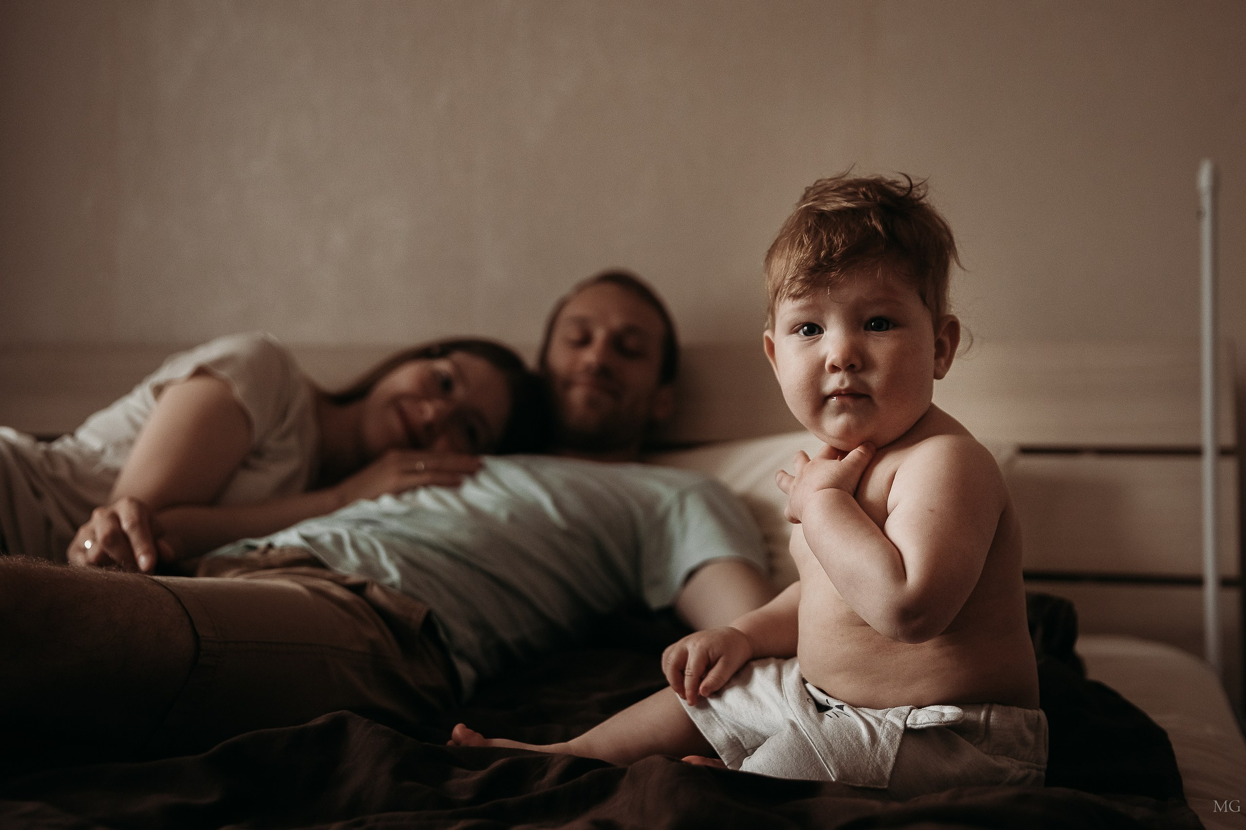 Сашенька и его родители. Маша Гонтарь Семейный домашний репортажный фотограф в Санкт-Петербурге