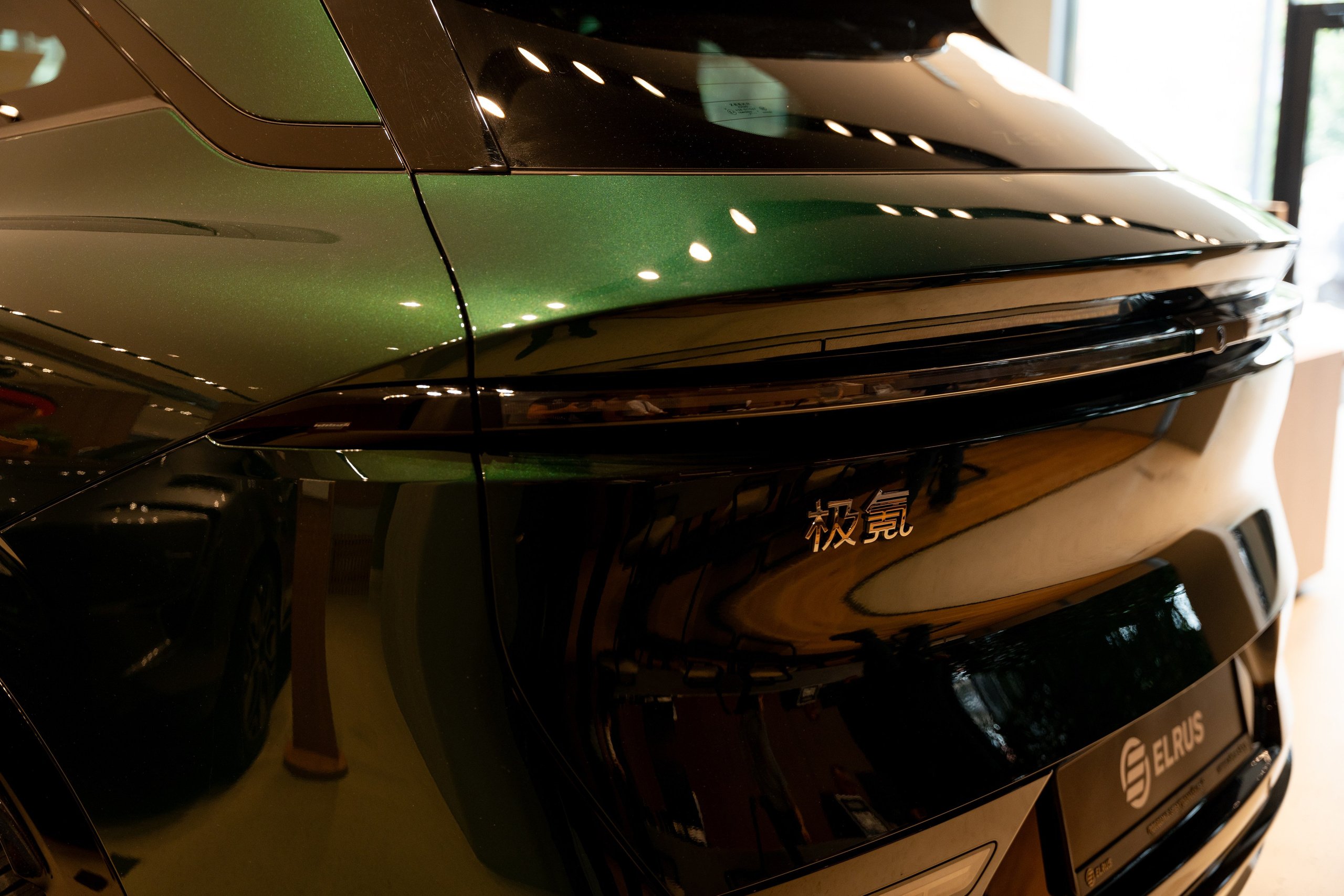 Интерьерная фотосъемка автосалона Elrus в Краснодаре. Zeekr, LiXiang Профессиональная фотосъемка интерьера премиум-автосалона в Краснодаре. Шедевры для Вас! Фотограф и Видеограф в Краснодаре Пахиев Руслан