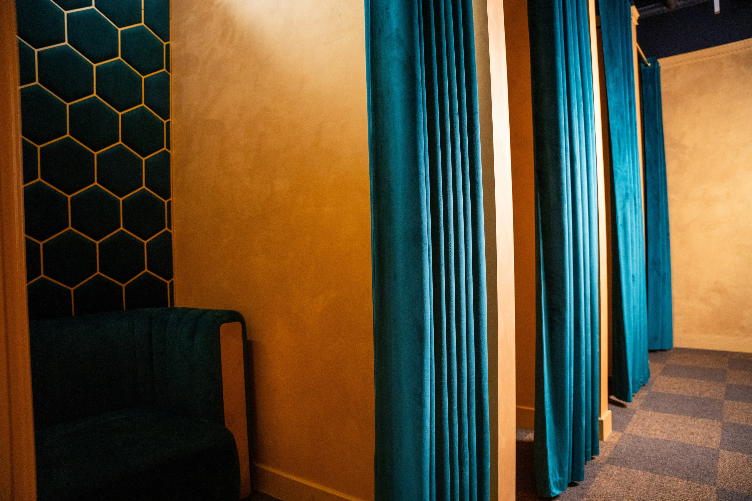 Фотосъемка интерьера стриптиз-клуба Hefner — элитный клуб Краснодара. Интерьерная фотосъемка клуба Hefner в Краснодаре — профессионально. Шедевры для Вас! Фотограф и Видеограф в Краснодаре Пахиев Руслан