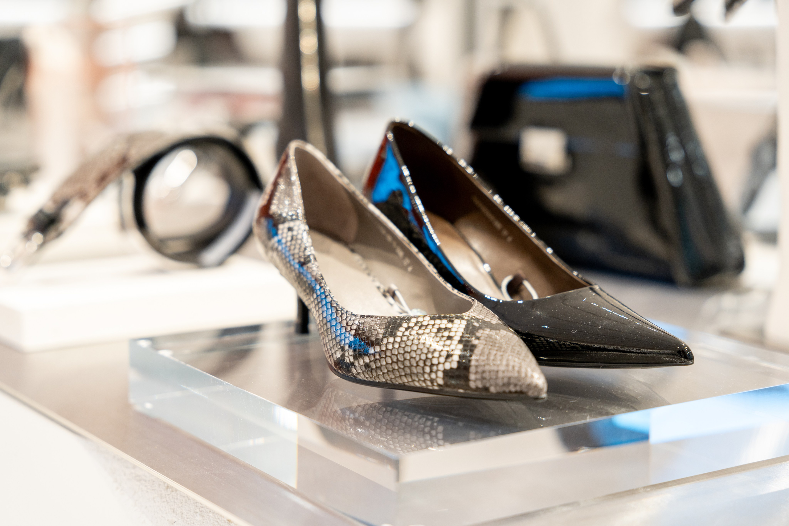 Интерьерная фотосъемка магазина Ekonika в Краснодаре — обувной бренд Профессиональная фотосъемка Ekonika — фирменный магазин в Краснодаре. Шедевры для Вас! Фотограф и Видеограф в Краснодаре Пахиев Руслан