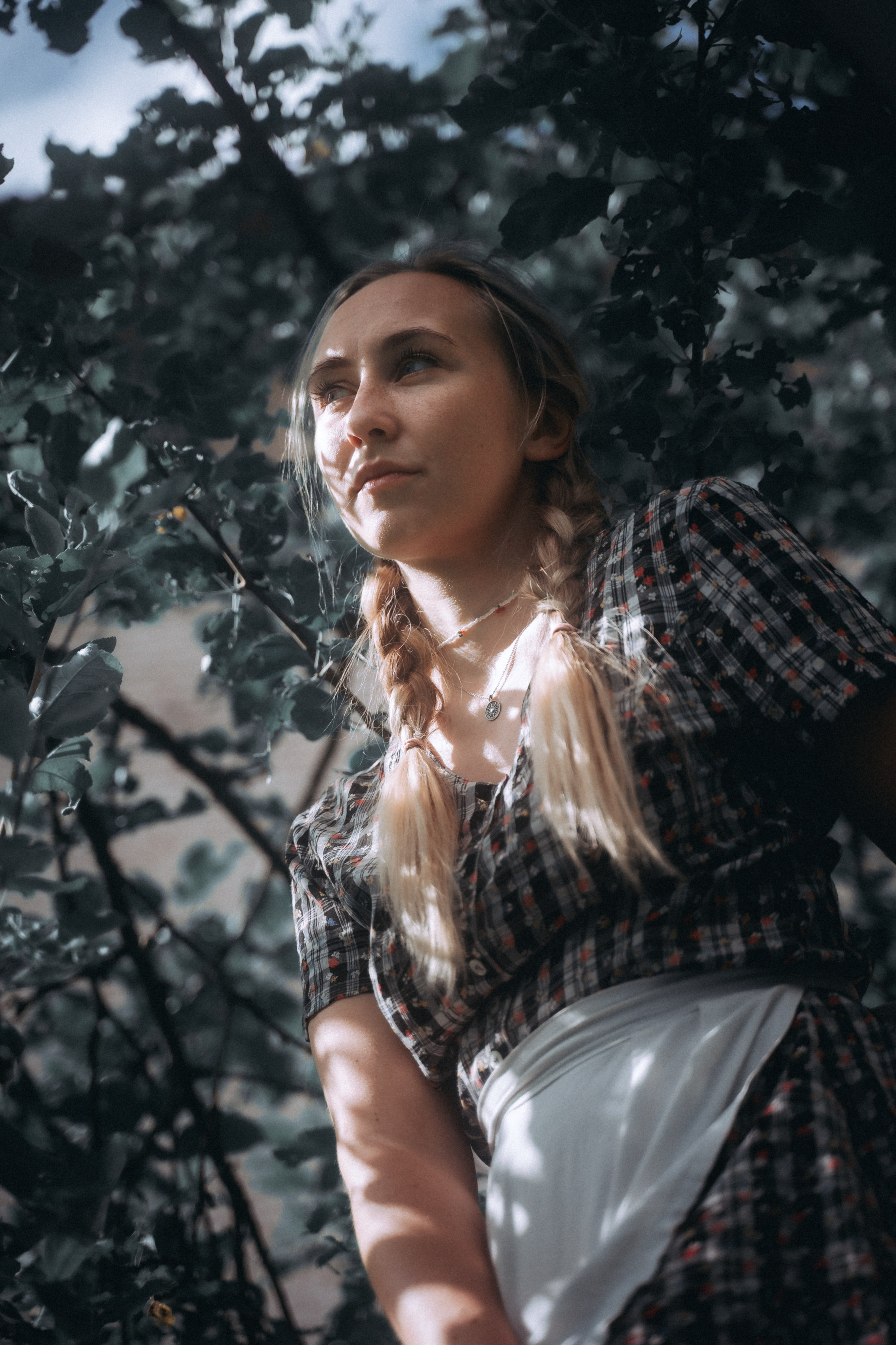 Лера и Юля. Ищем потаённое. Портретный и предметный фотограф в Санкт-Петербурге